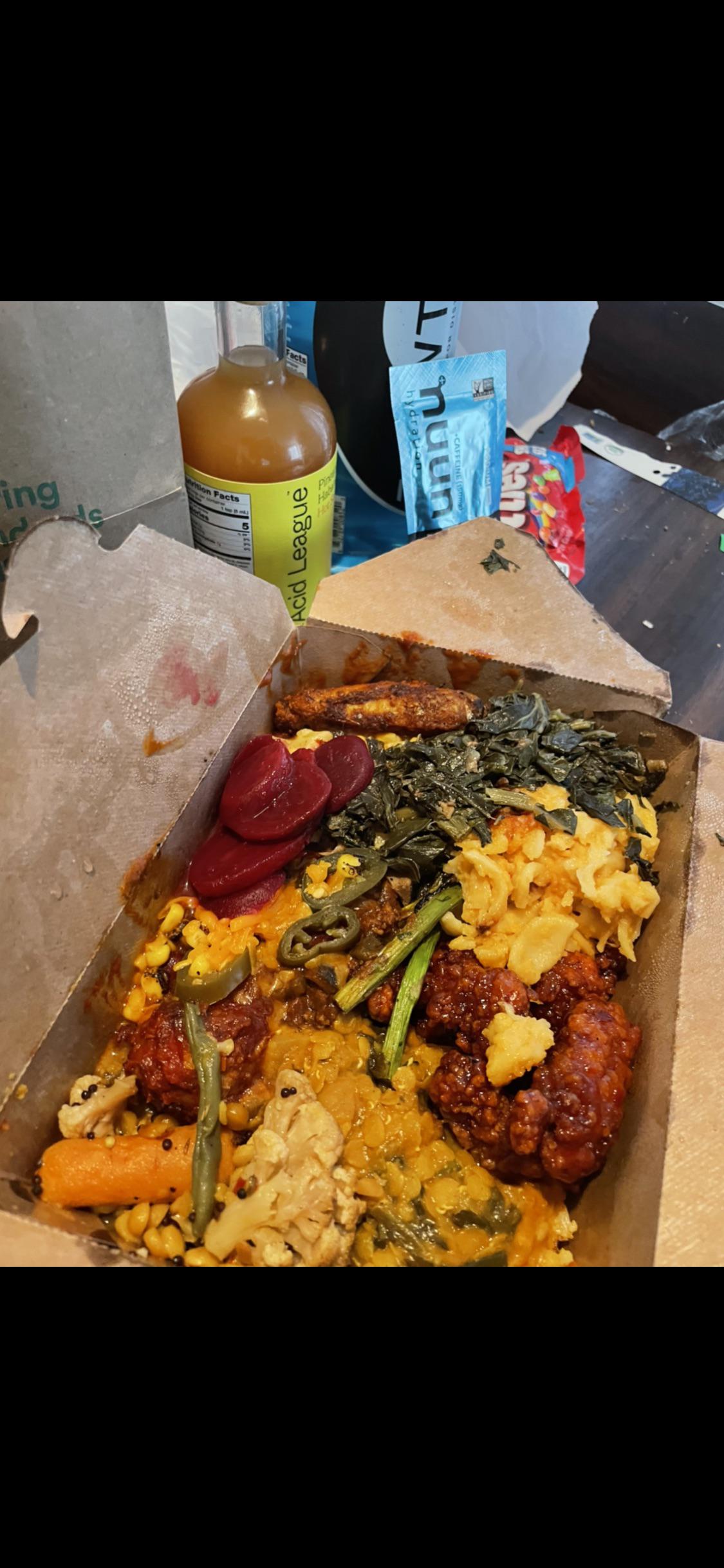 33 3lb Whole Foods hot bar dinner… r/shittyfoodporn