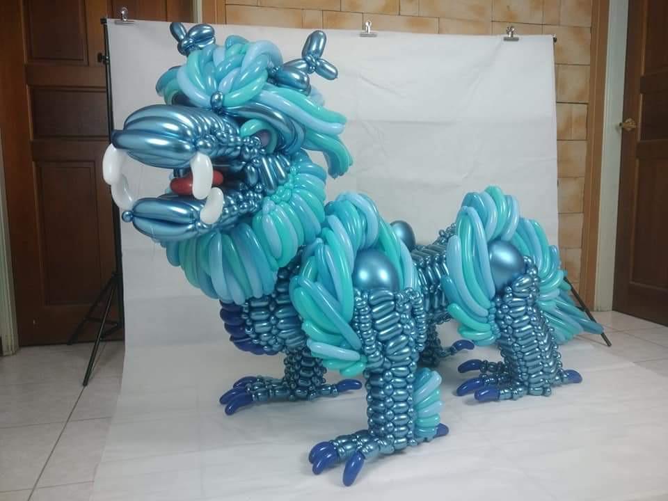 this balloon animal dragon r/interestingasfuck