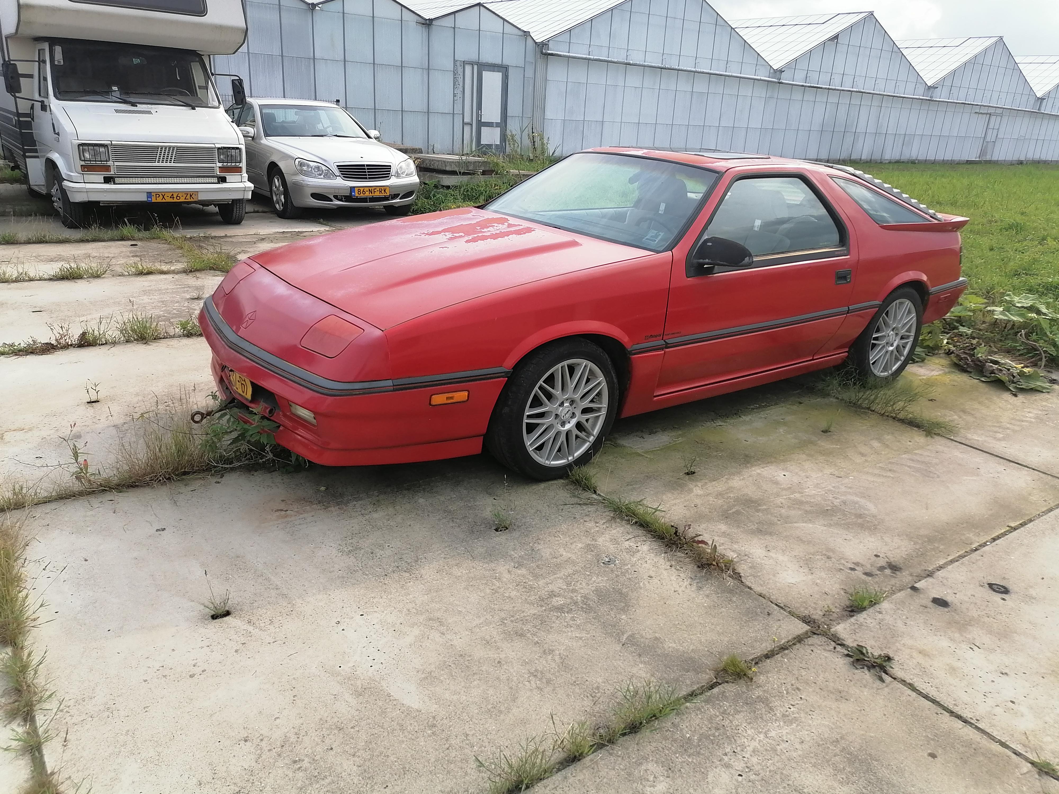 My first car, needed a bit of fixing. Dodge Daytona Shelby Z '88 r