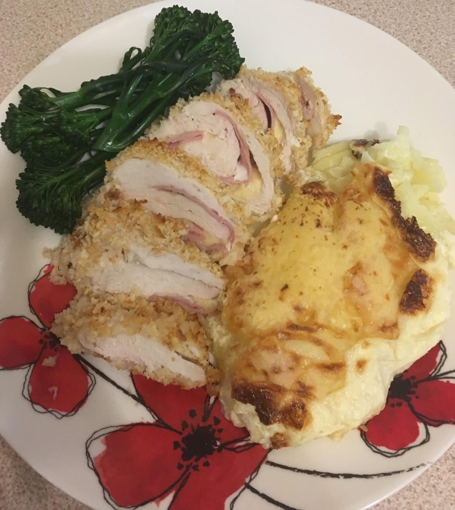 [Homemade] Chicken cordon bleu, dauphinois potatoes and tender stem