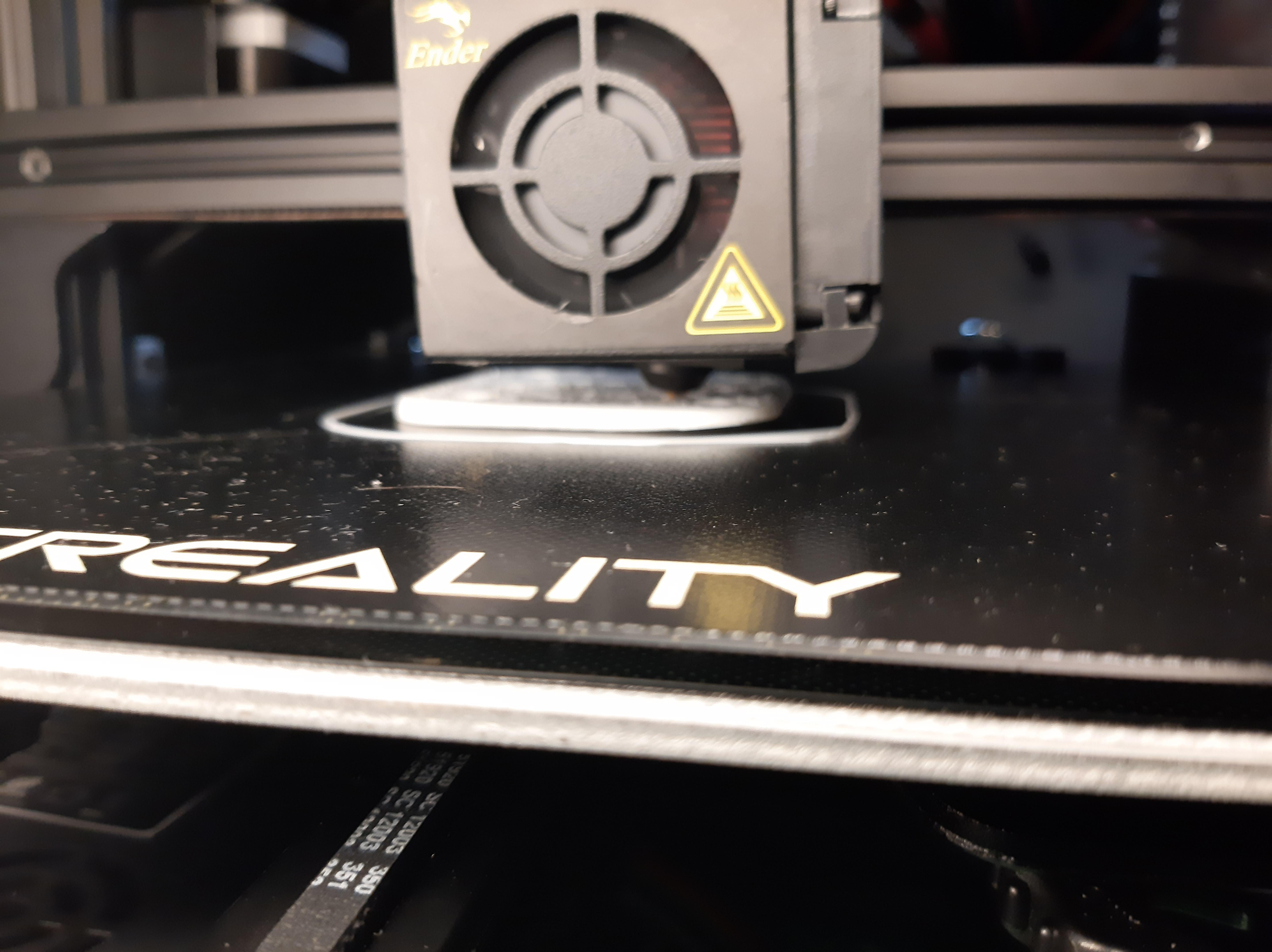 Did anyone known how to fix gap between print and bed? Ender 3, 210°C
