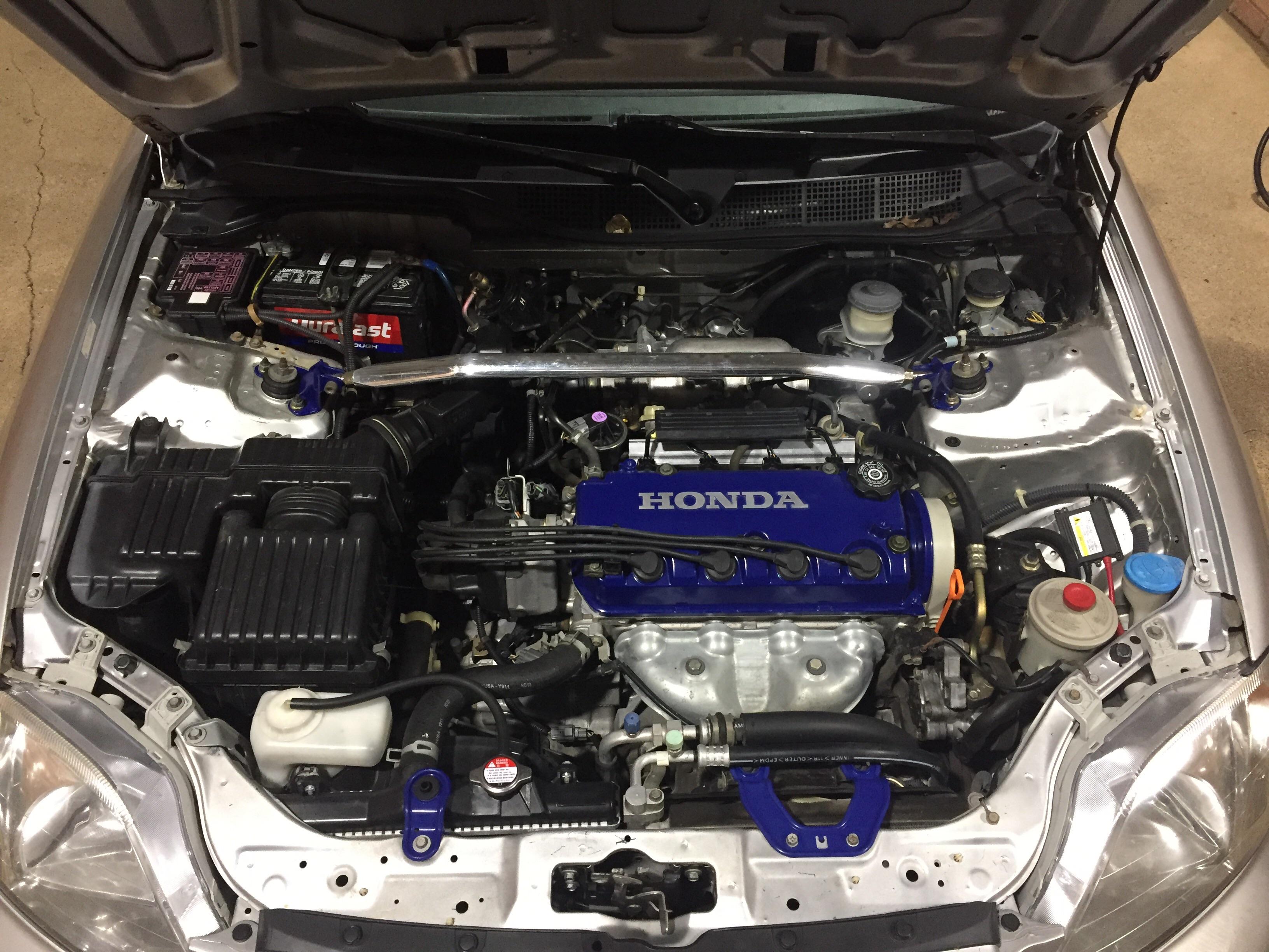 Added some paint to the engine bay, feel like it needs something else