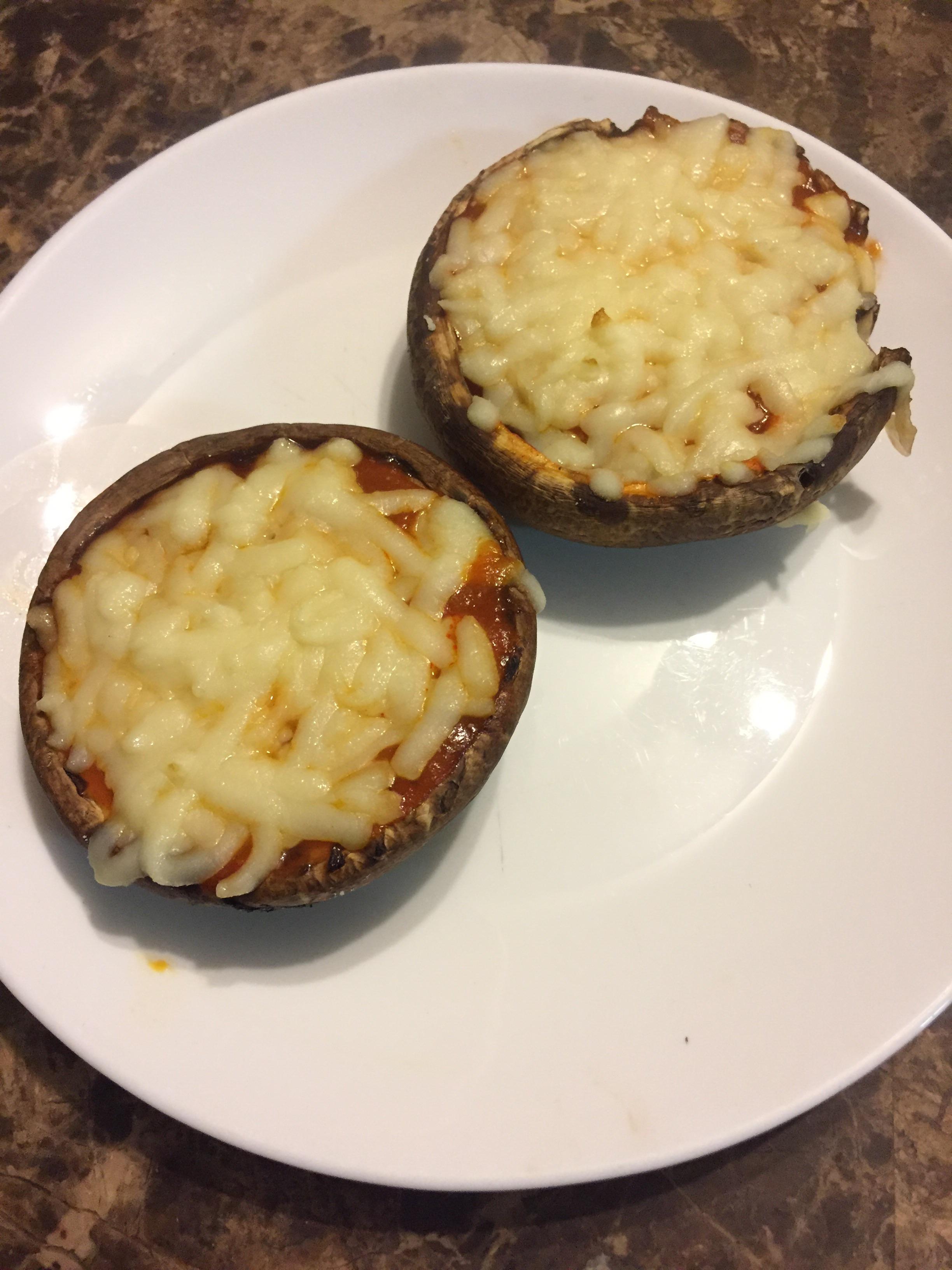Mozzarella Portobello Mushroom Pizzas. 206 calories. r/1200isplenty