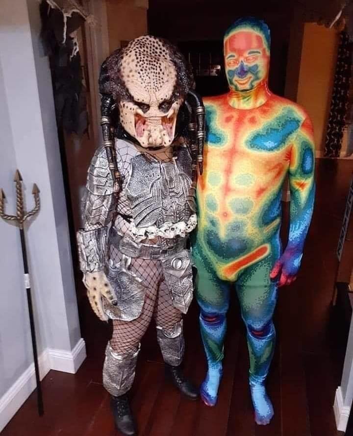 Best couple costume I've seen this year r/pics