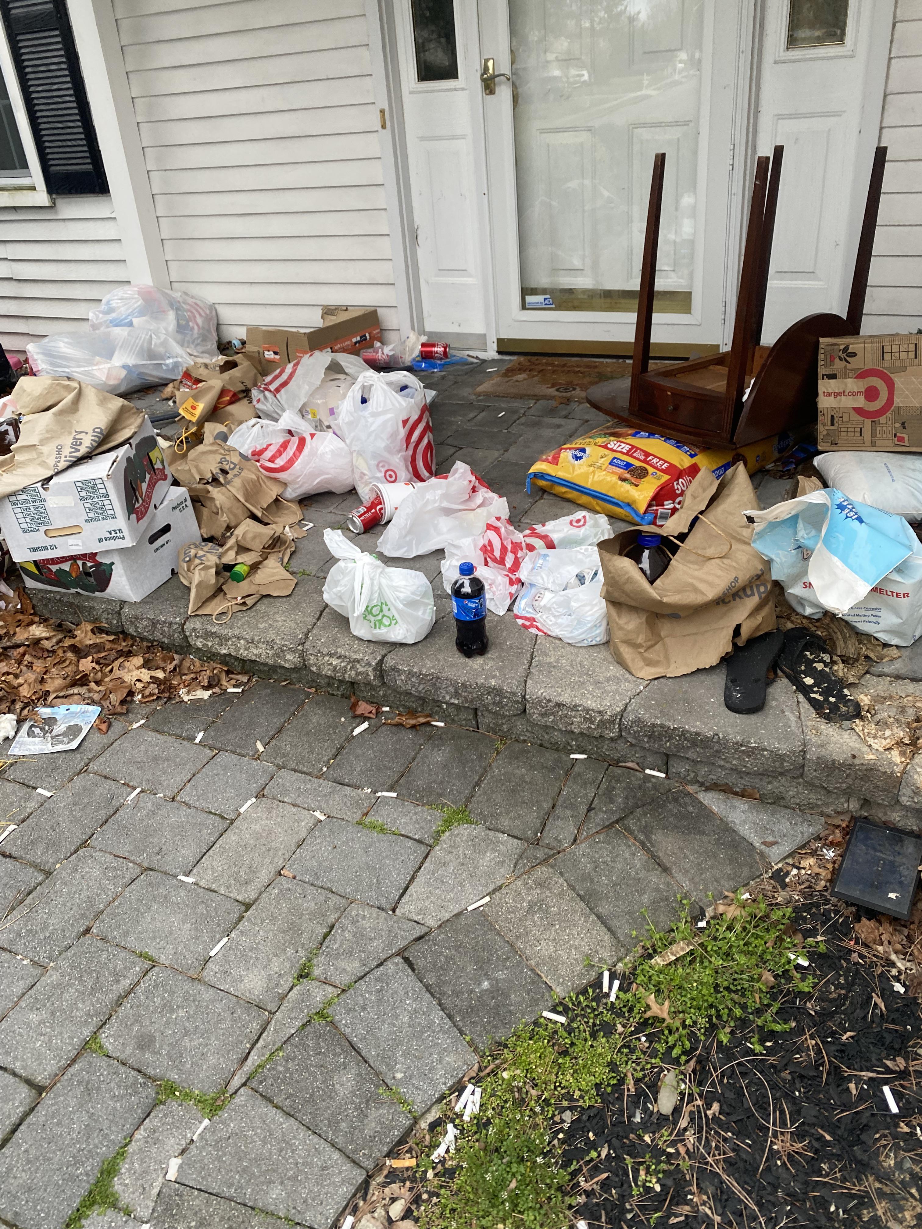This was a customer’s porch. Can you spot the delivery? r/doordash