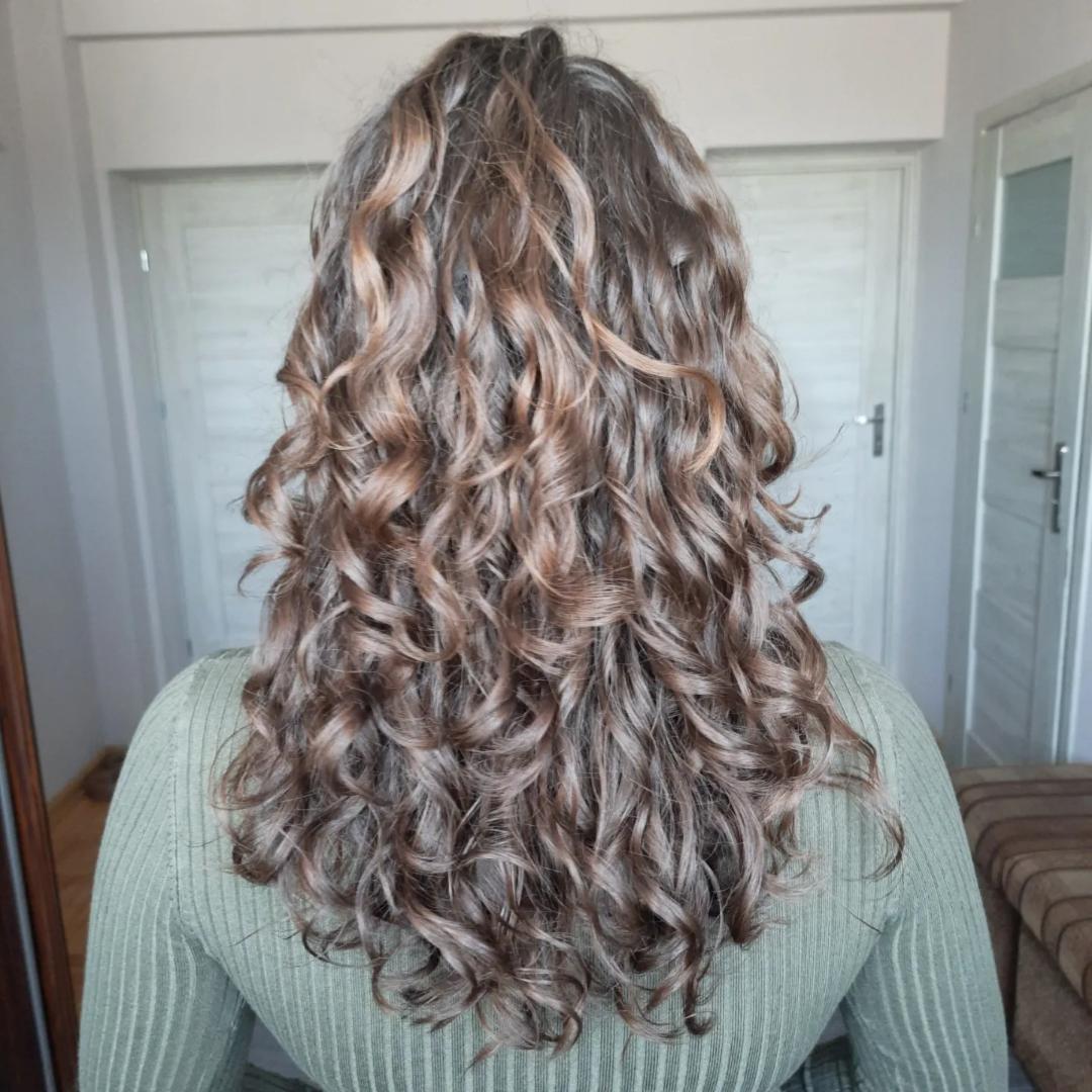 Found a good curly hairdresser 😏 r/curlyhair