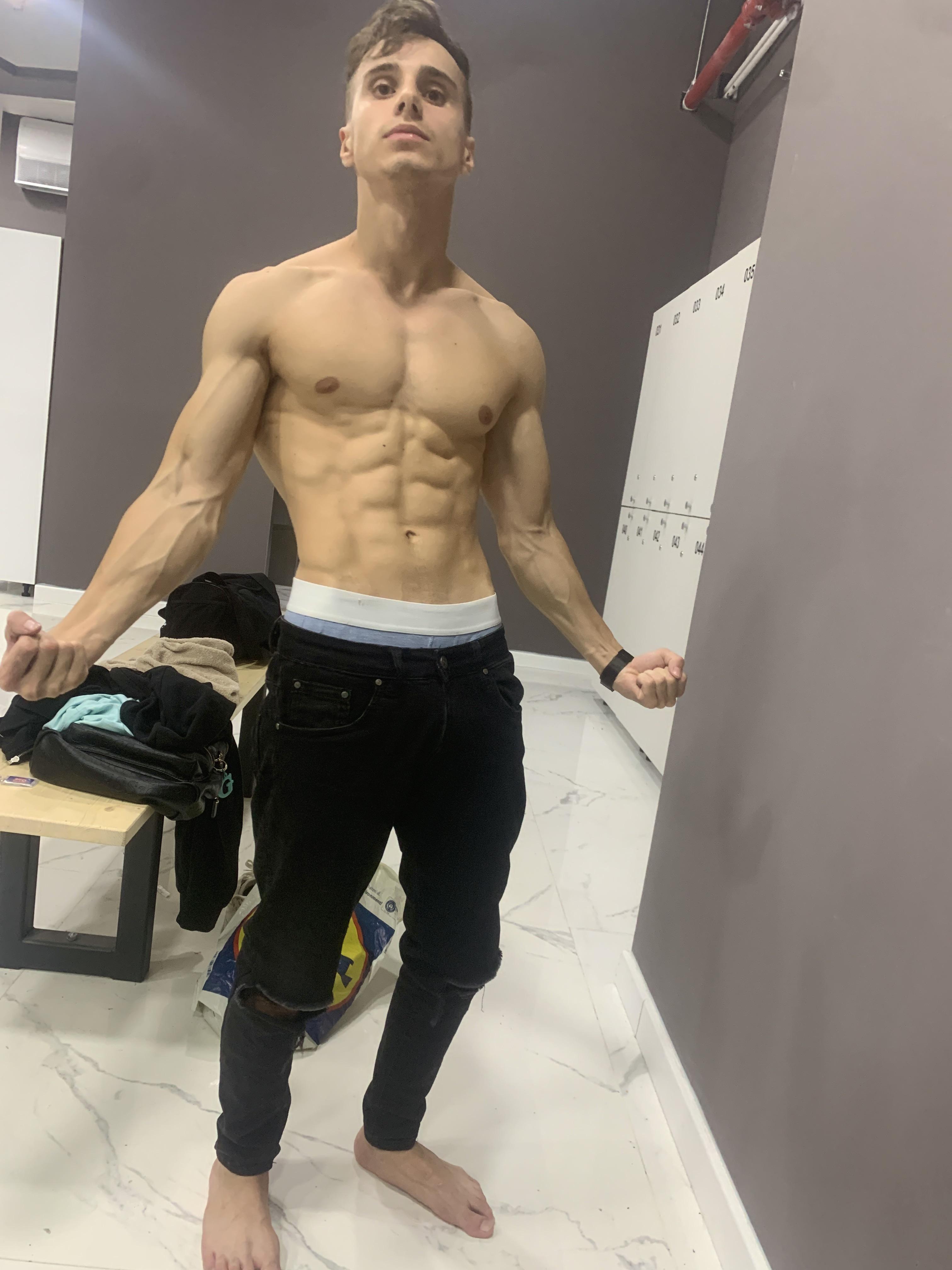 Yt Video “ABS workout” everyday, have some result. r/GettingShredded