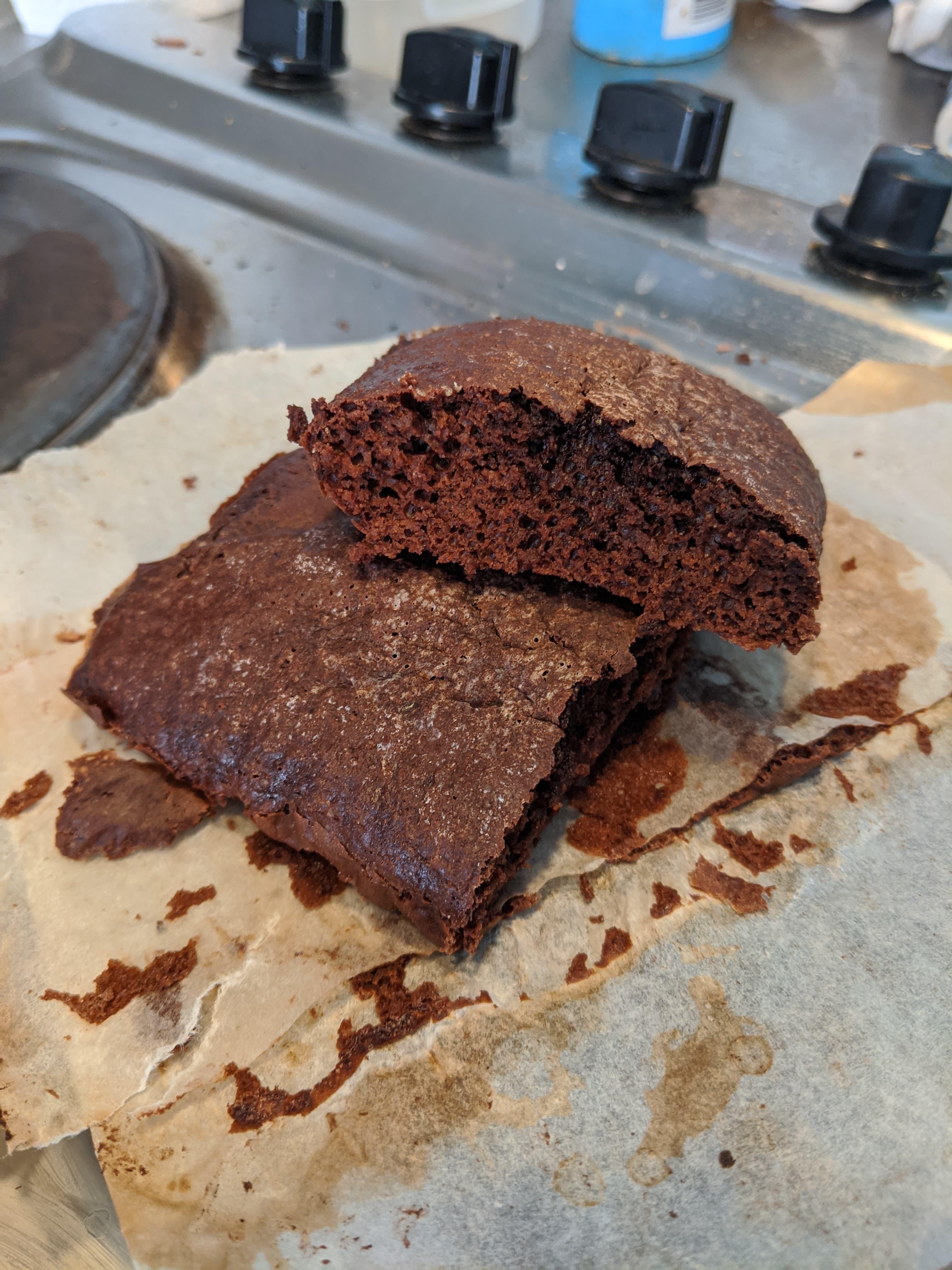 hella easy chocolate cake with no weird ingredients this time! (each