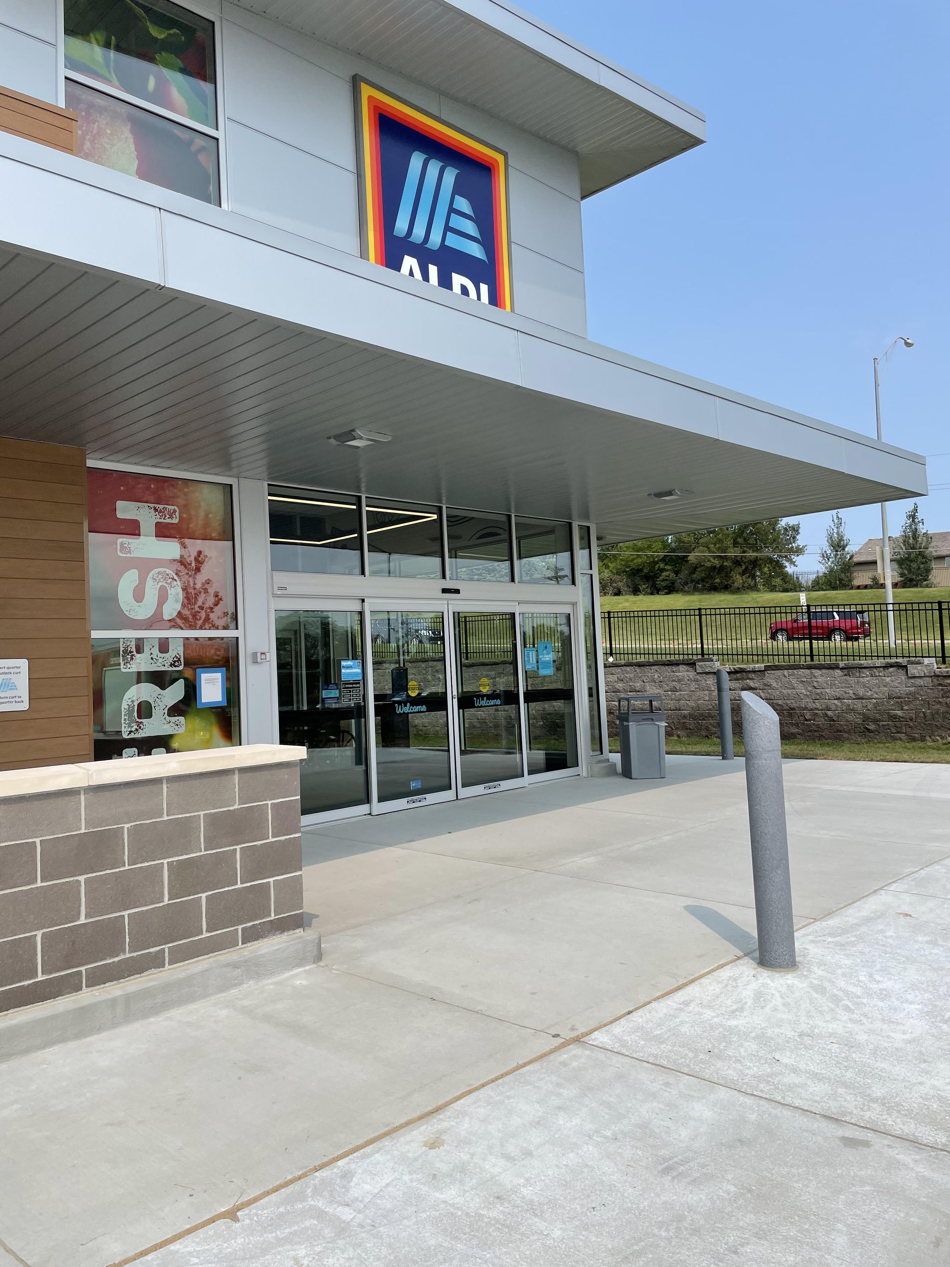 Opening day in West Omaha! r/aldi