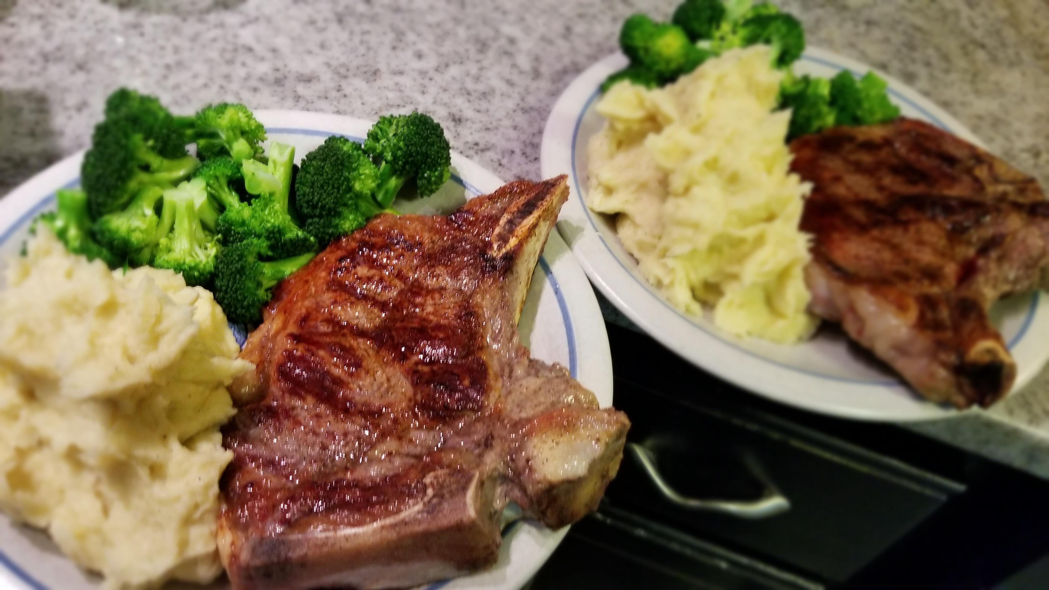 [Homemade] Porterhouse steak, mashed potatoes, and broccoli. r/food