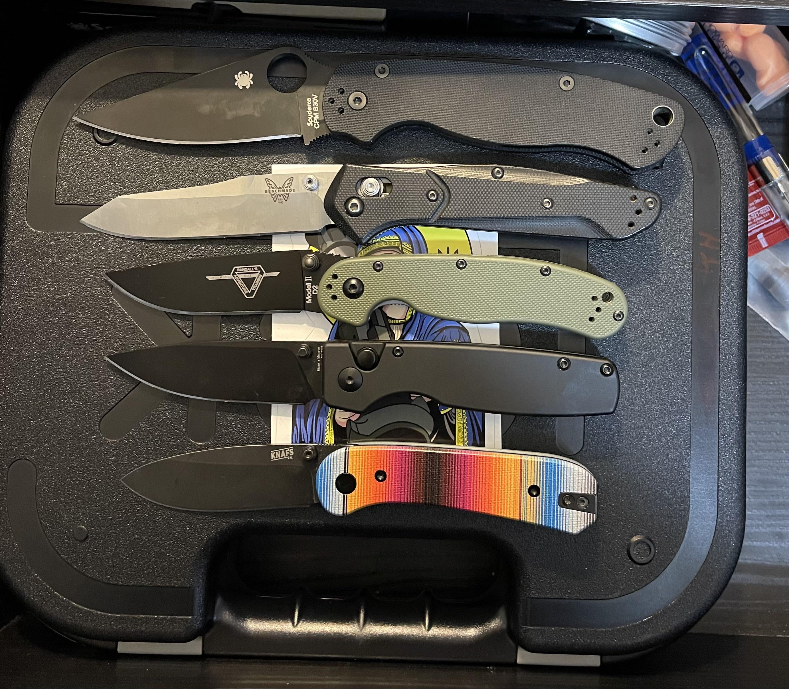 Been thinking about adding Benchmade bailout to my little collection is