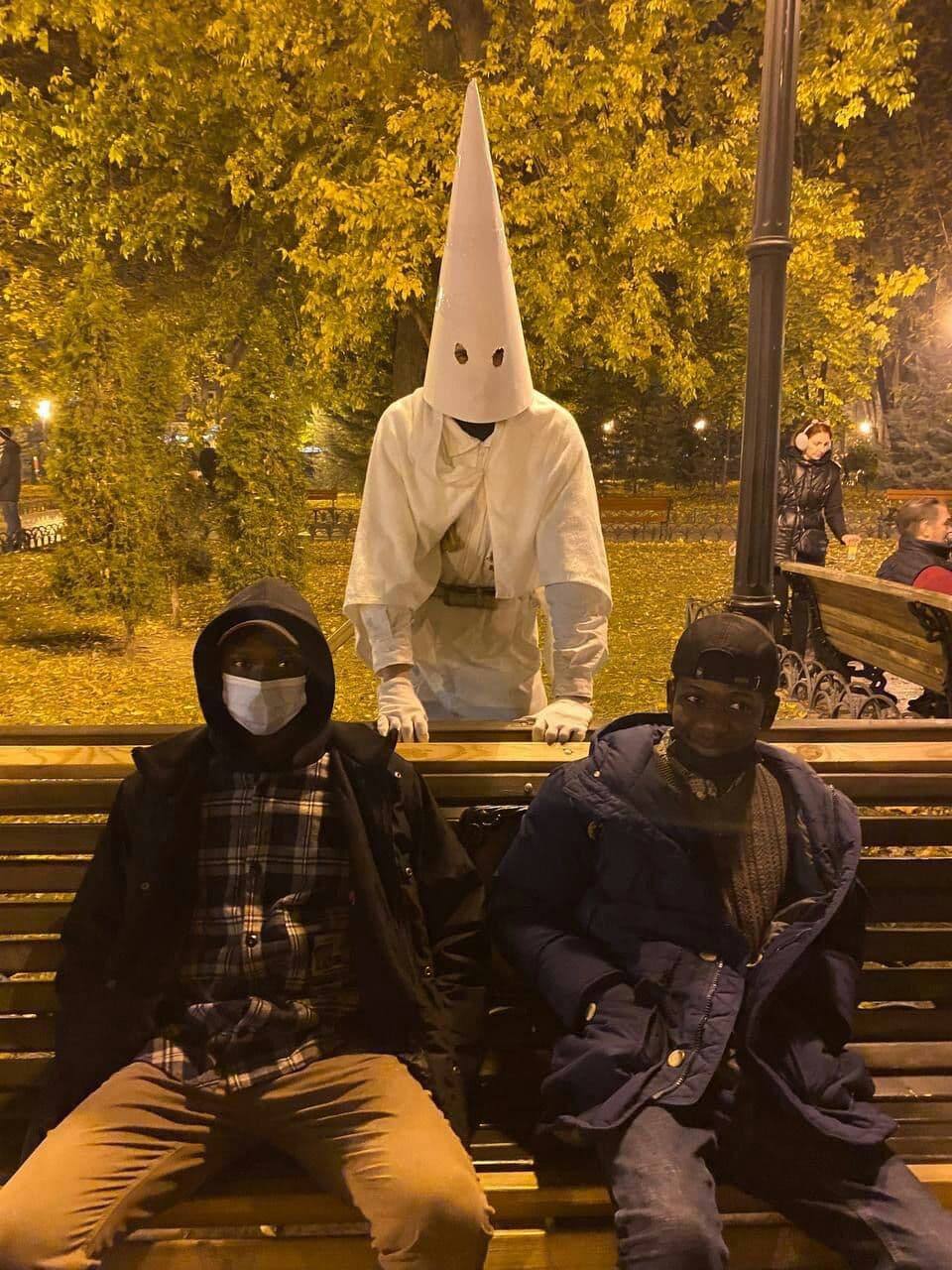 Weird halloween costume r/HolUp