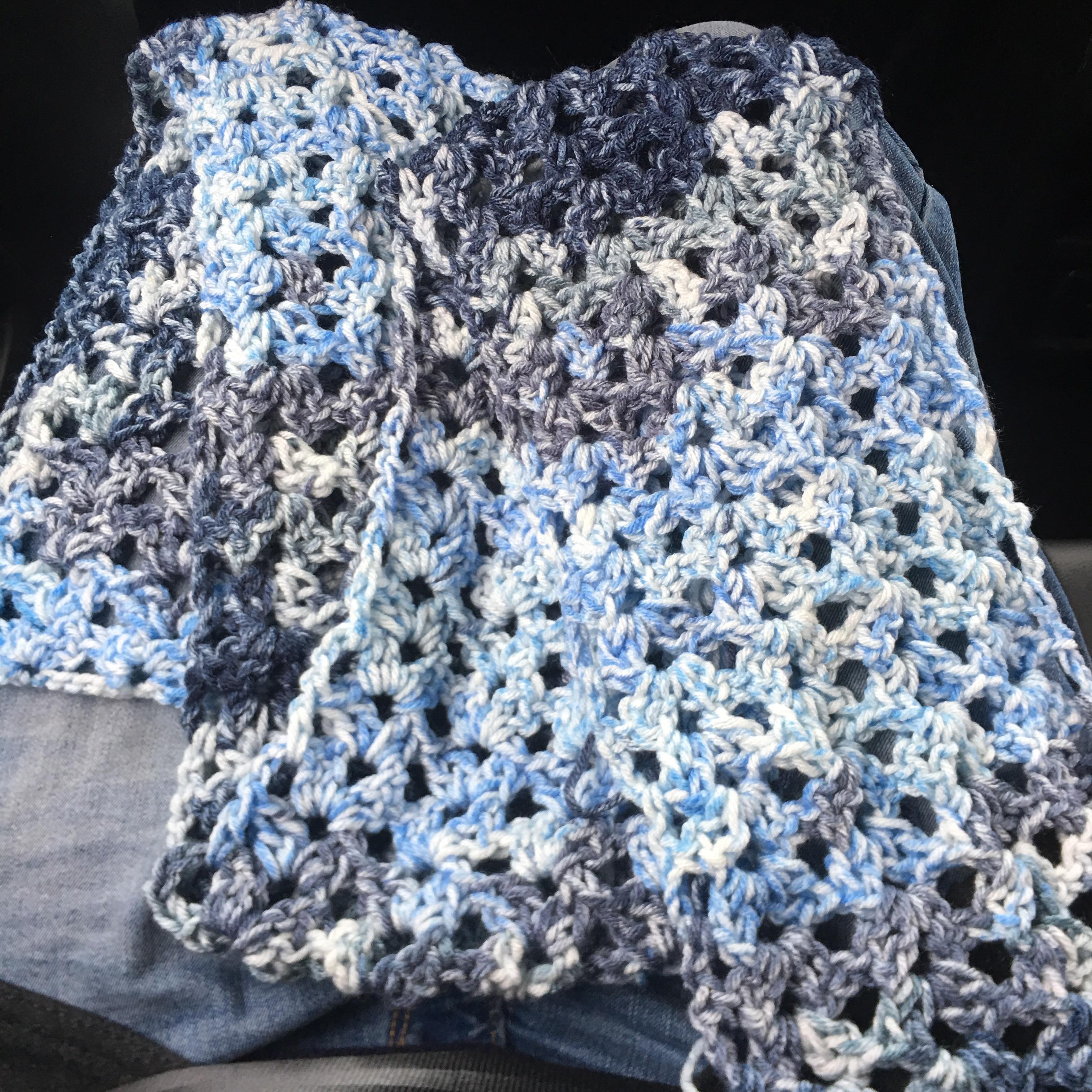 [FO] I finished this Island Lace scarf on the way to a Christmas family