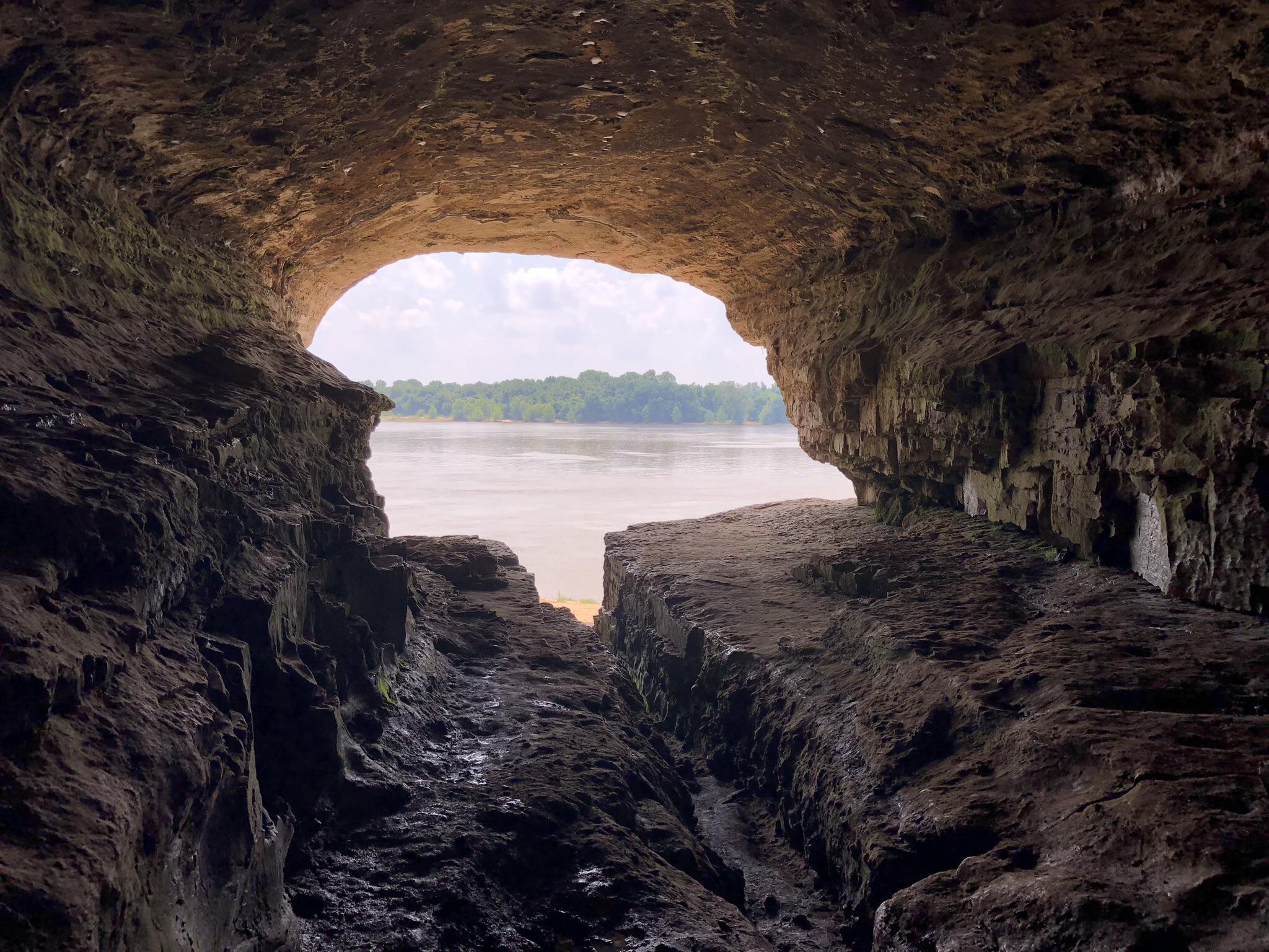 Cave in Rock State Park, Shawnee National Forest, Illinois (3200X4000