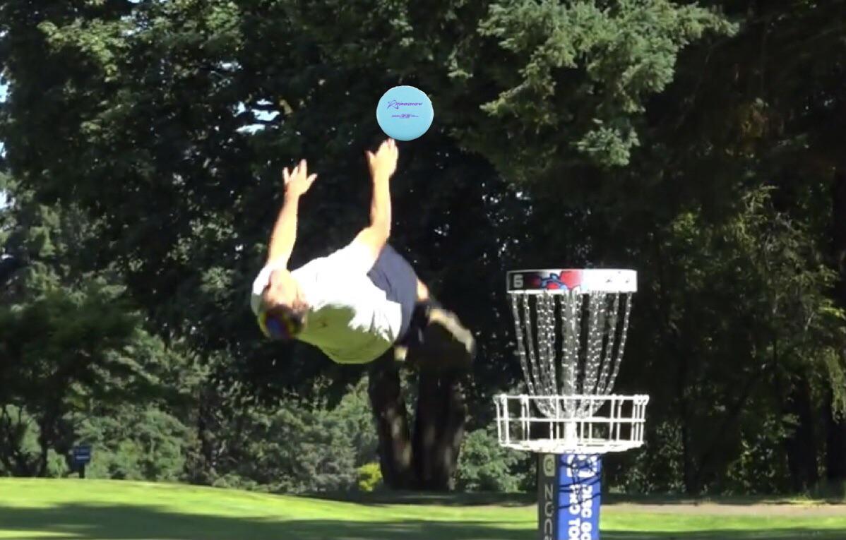 Kevin’s jump putt form is looking good these days r/discgolf
