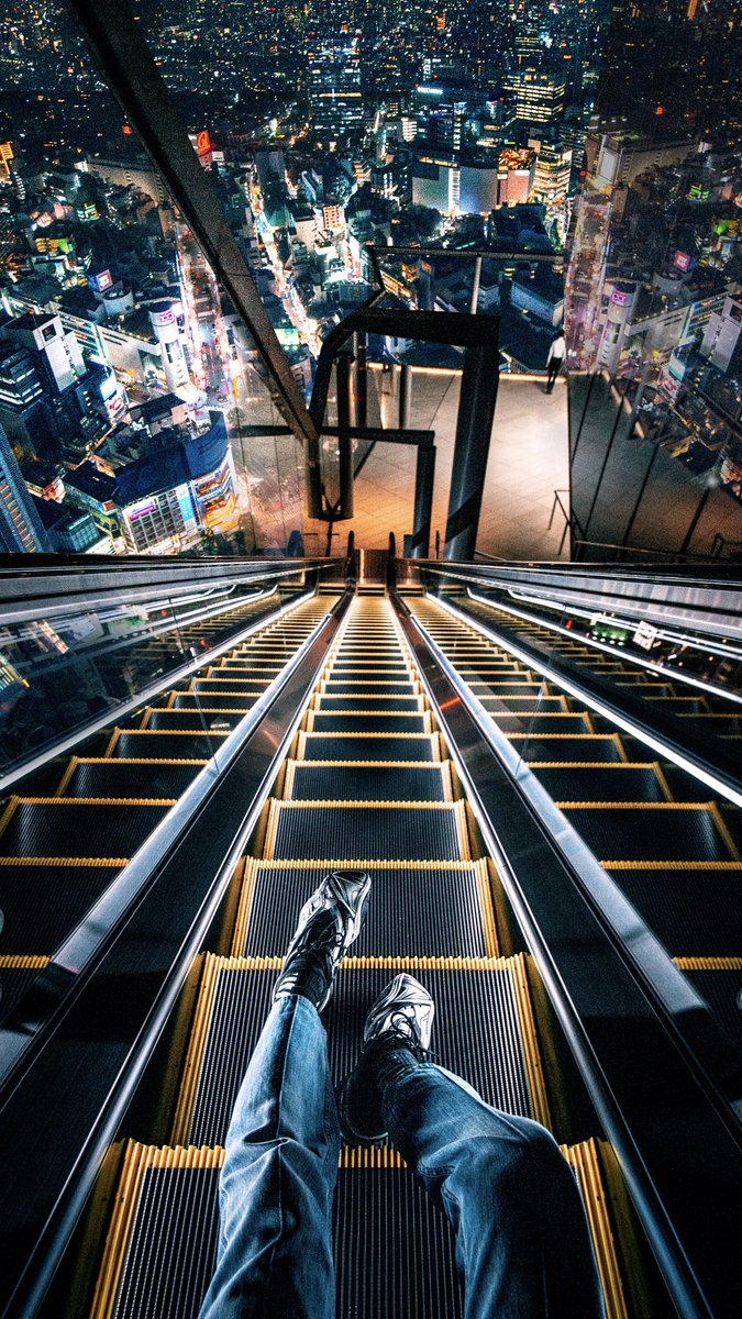 Escalator in Tokyo r/pics