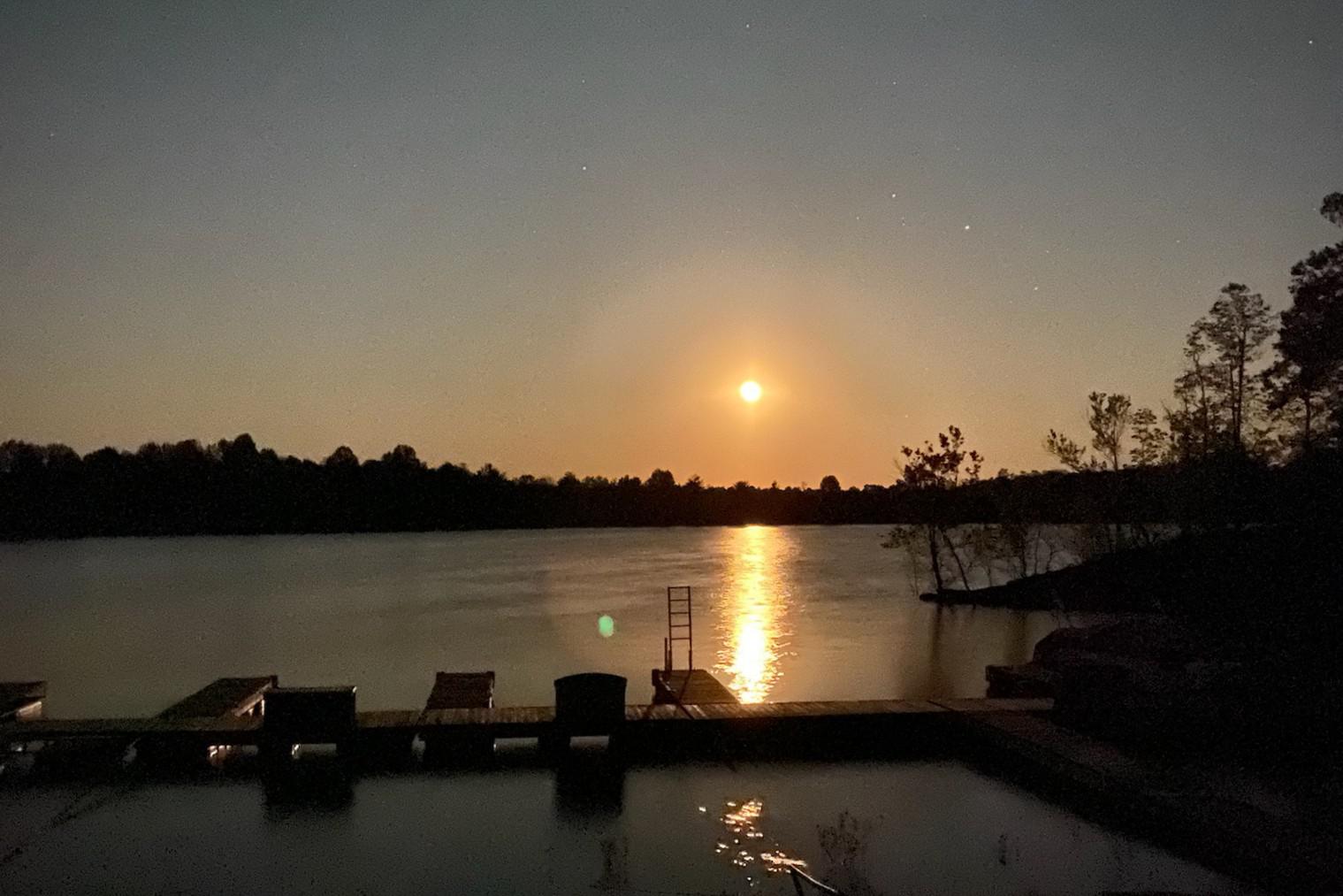 supermoon over rough river lake, kentucky r/pics