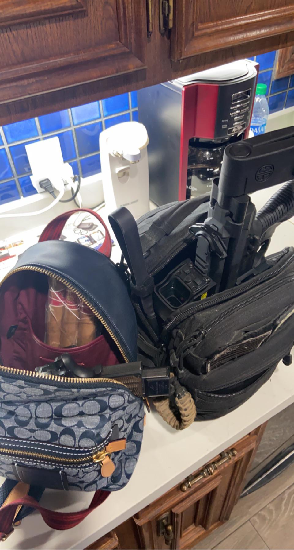 What’s in your EDC bags 🥴 r/tacticalgear