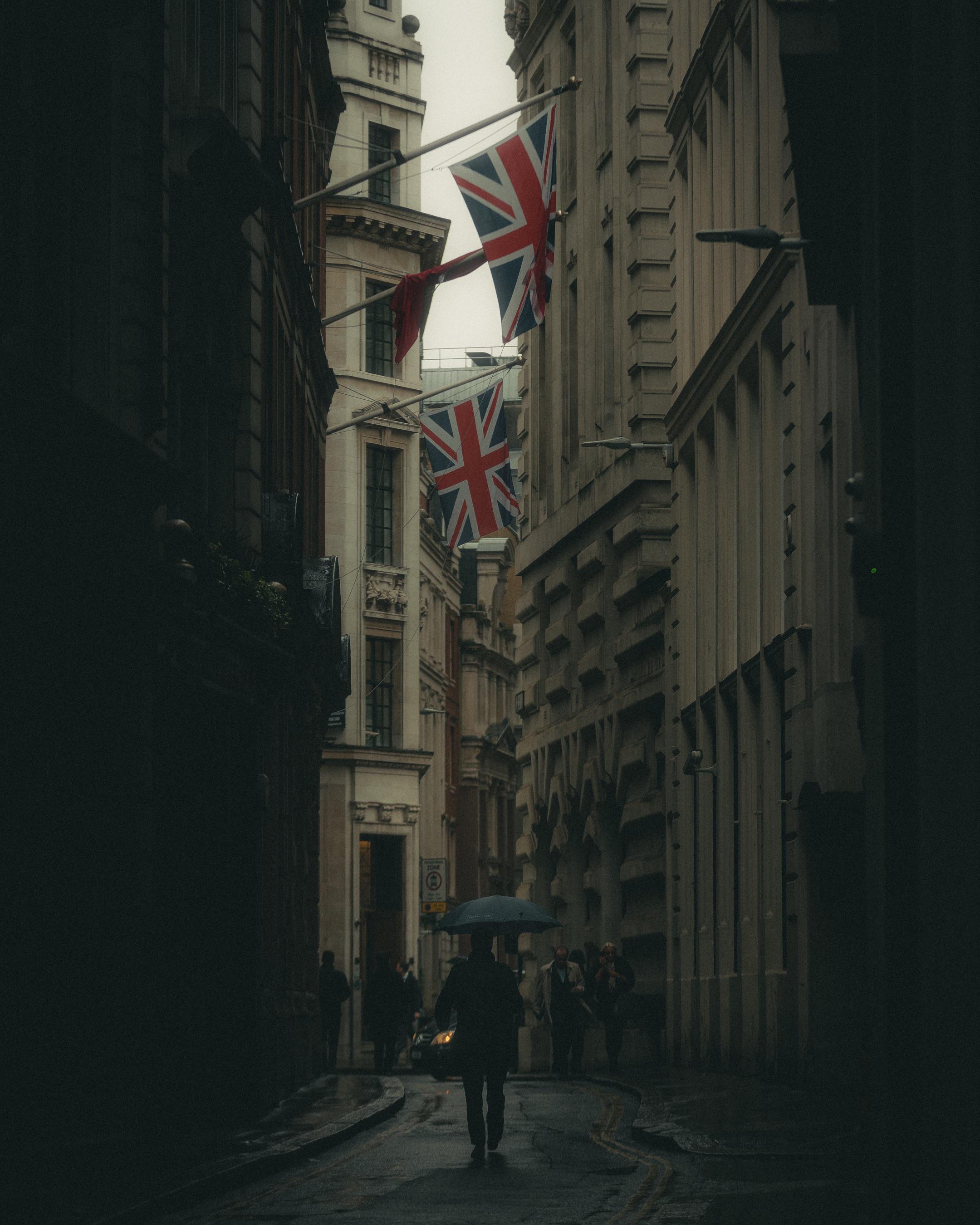 Gloomy day in London town r/streetphotography