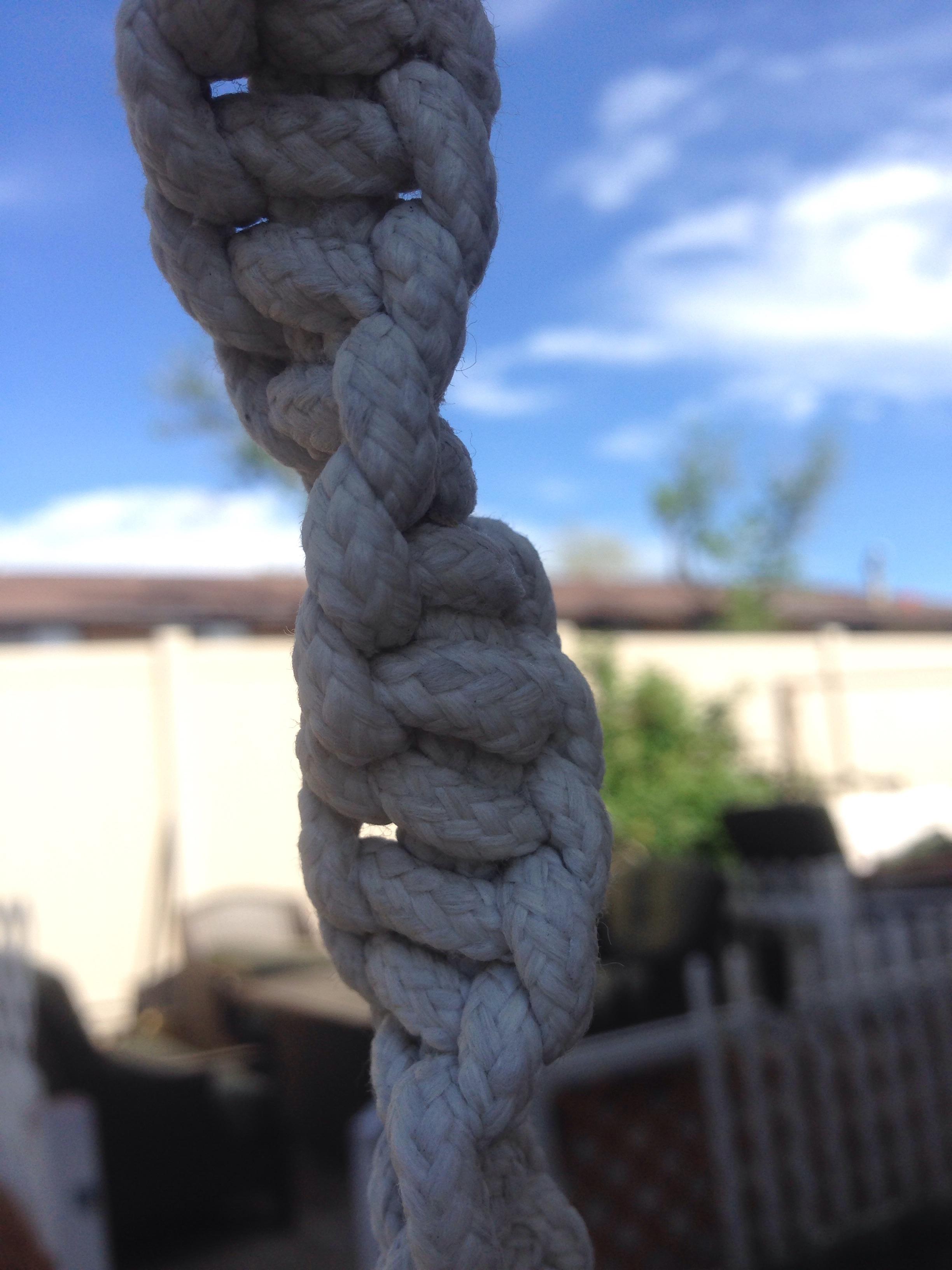 This rope looks like a strand of DNA. r/mildlyinteresting