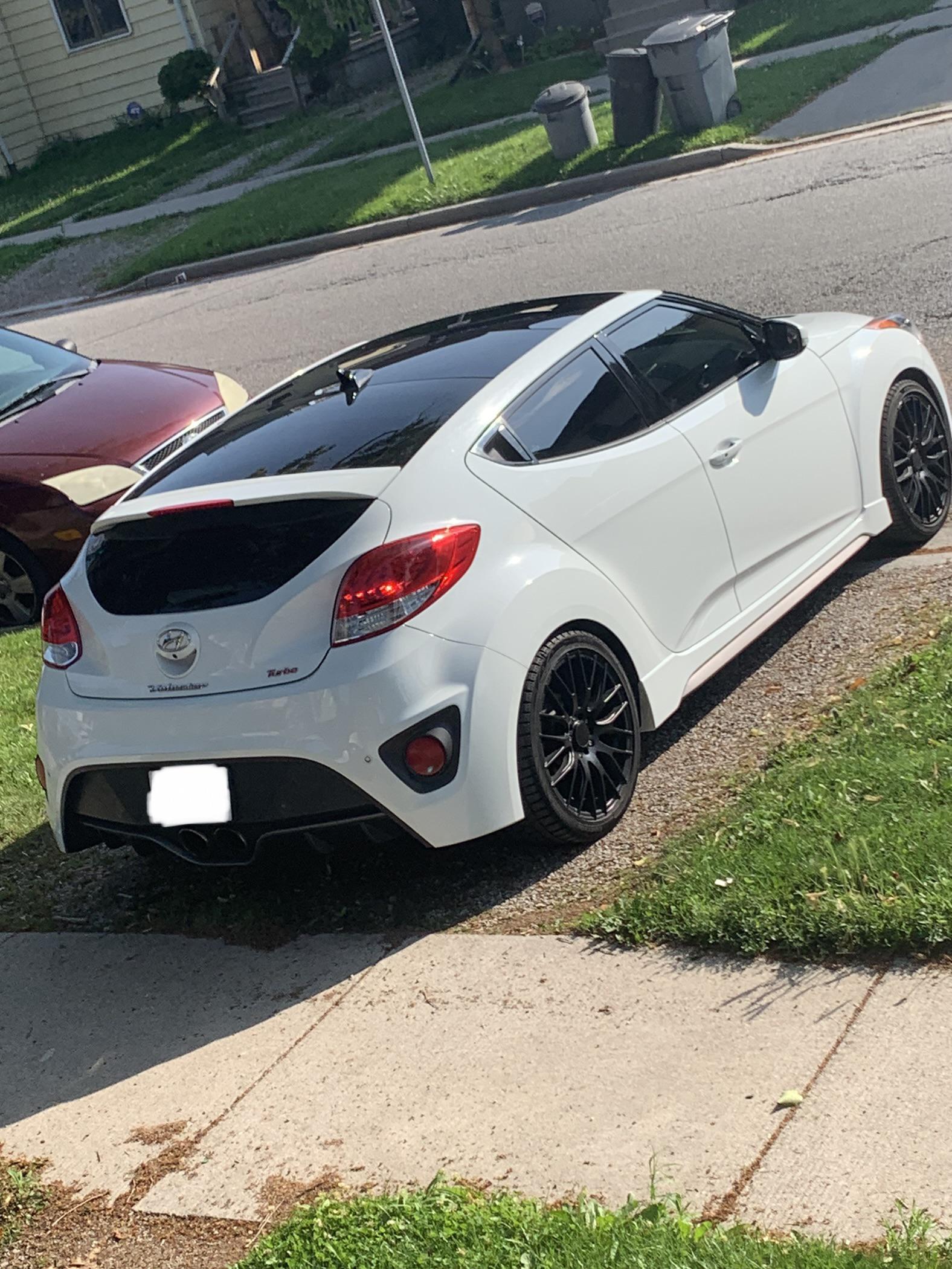 Hyundai Veloster White Black Rims