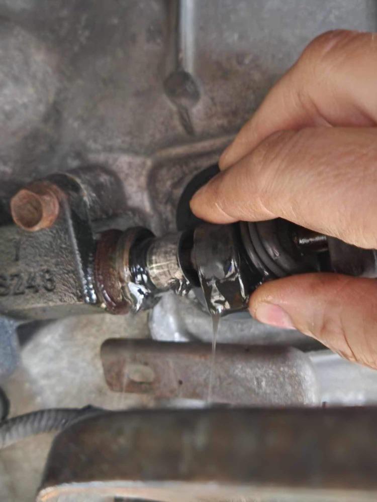 Rip to the slave cylinder : r/G35