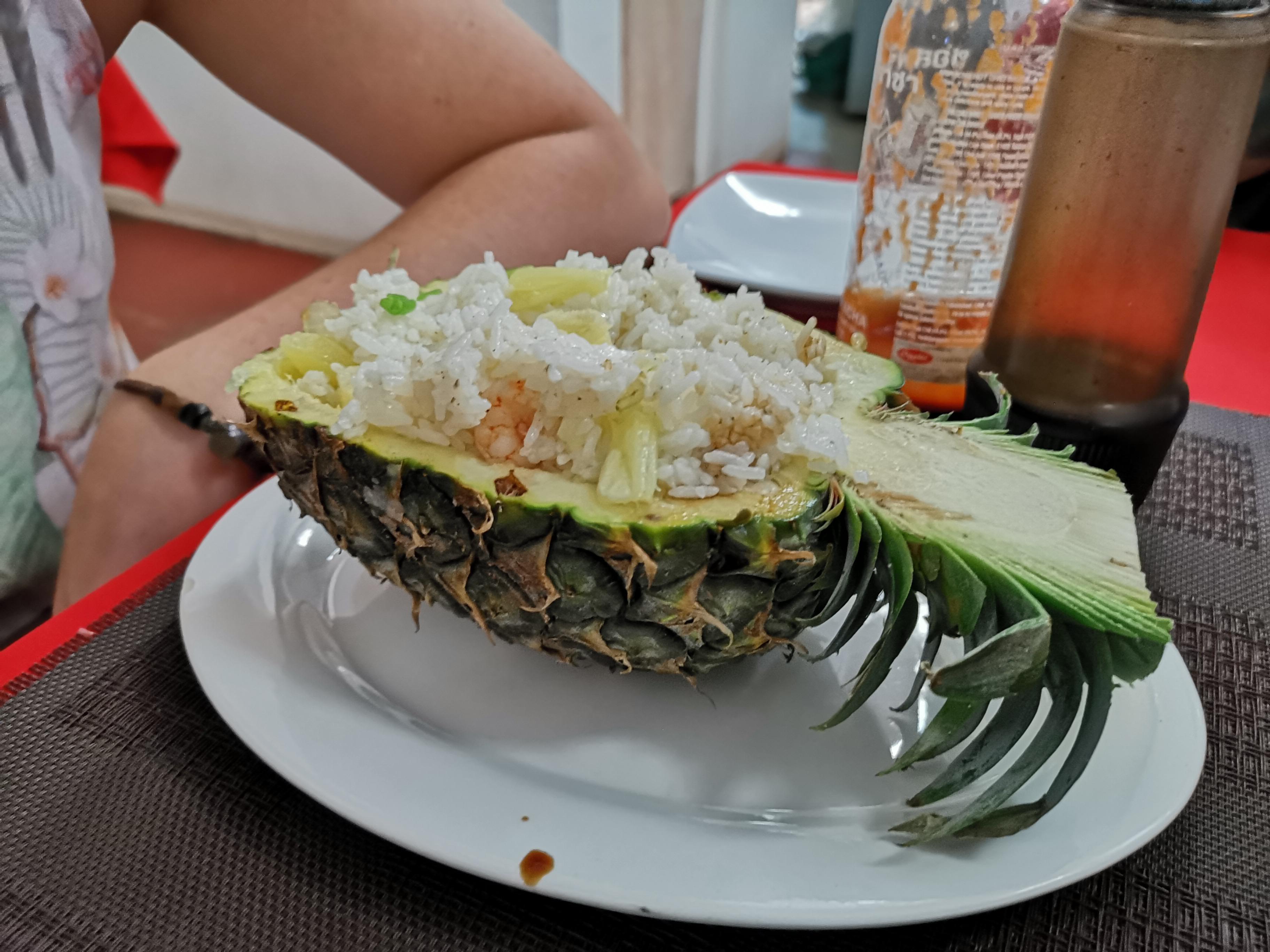 The menu did say 'Pineapple fried rice' but this wasn't what I expected... r/WeWantPlates