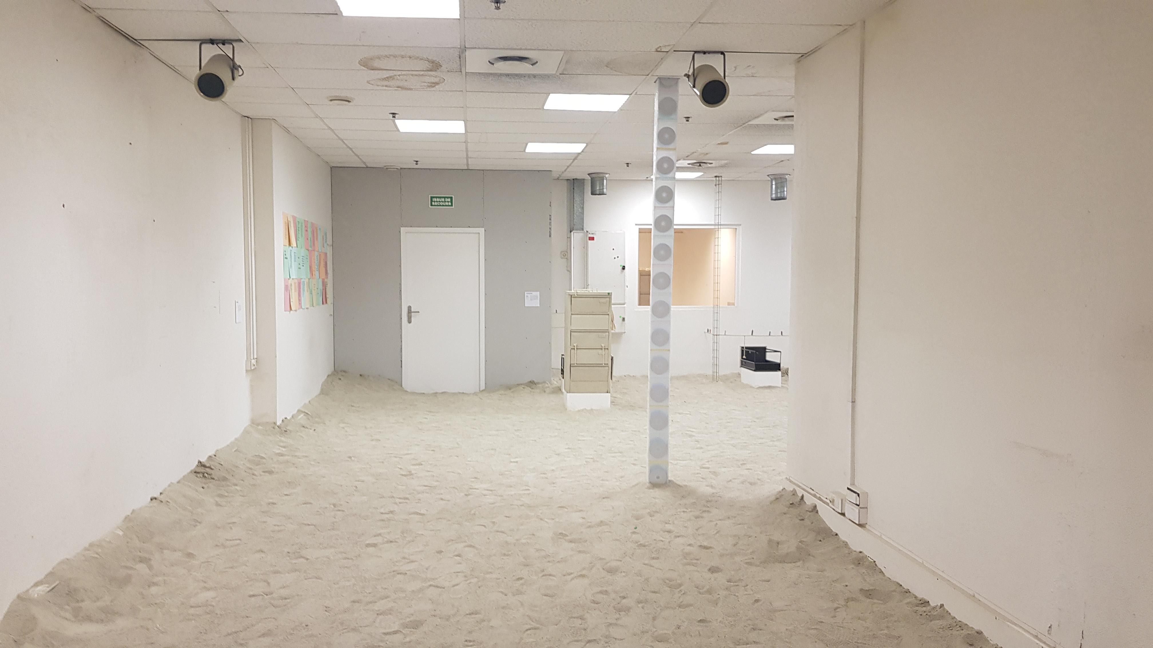 Looks like Im on level 4... But why is there sand on the floor? r