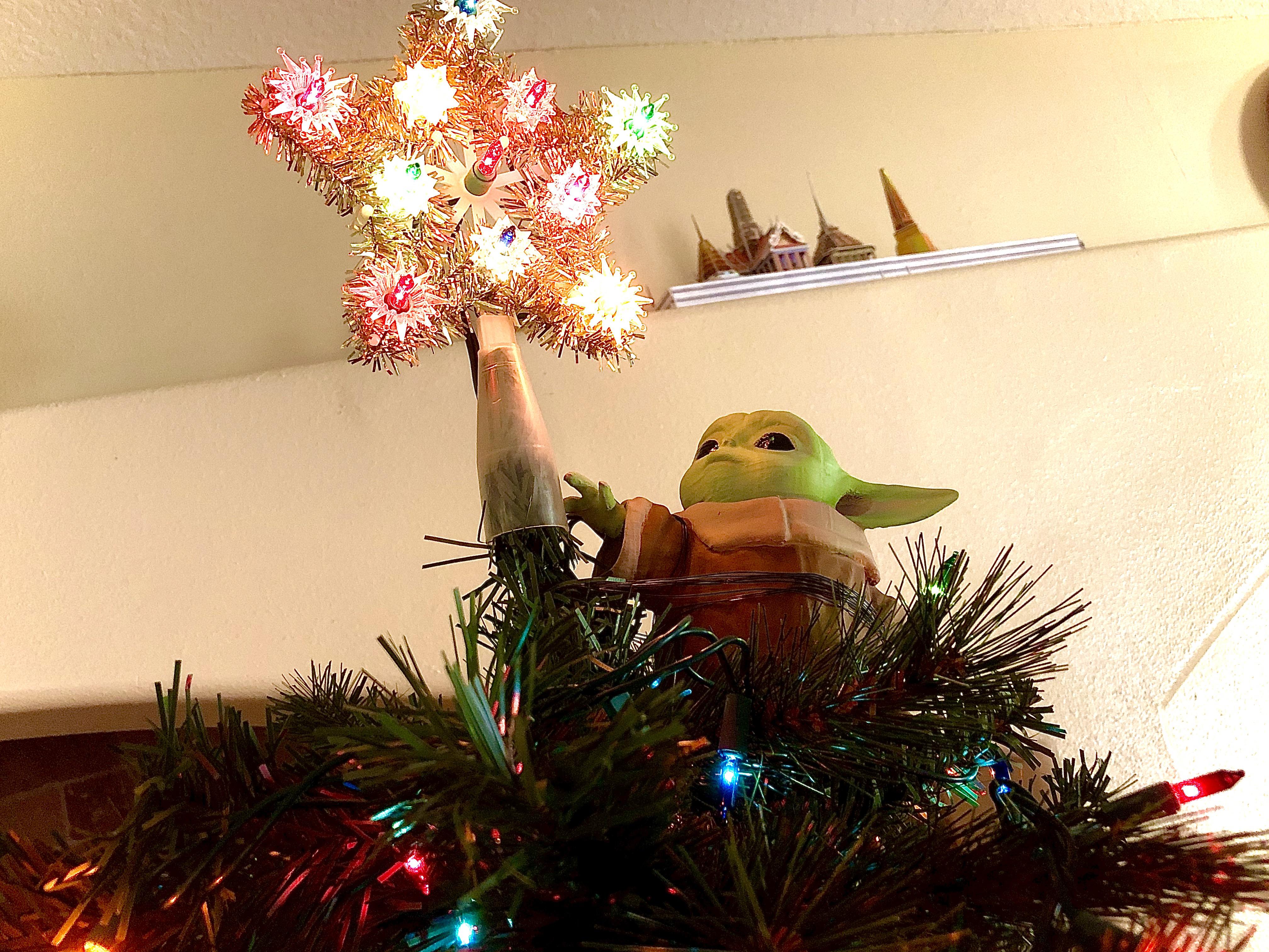 Our 3d printed Baby Yoda Christmas tree topper! r/StarWars