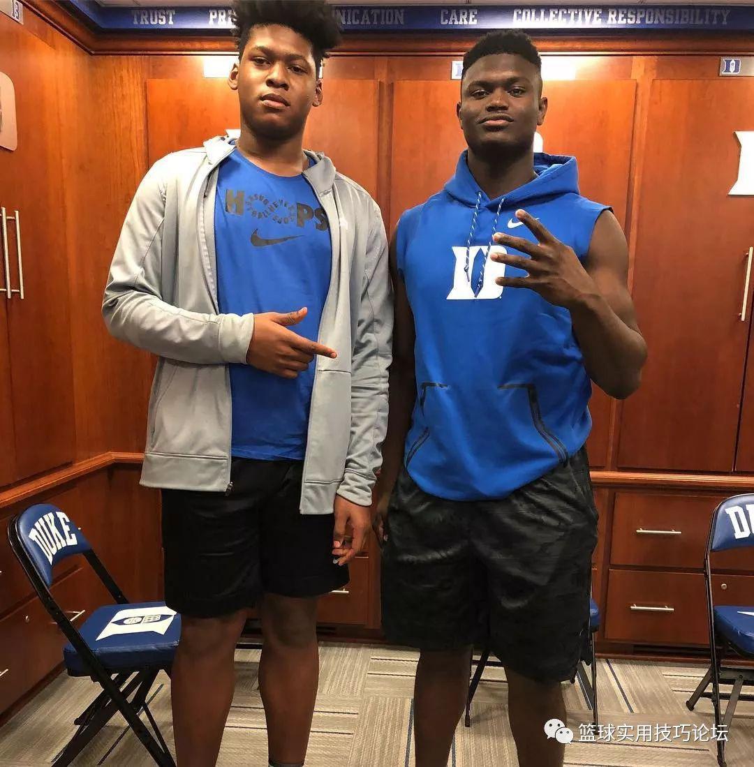 Jahzare Jackson at age 14, 6’9” standing next to Zion Williamson 😳