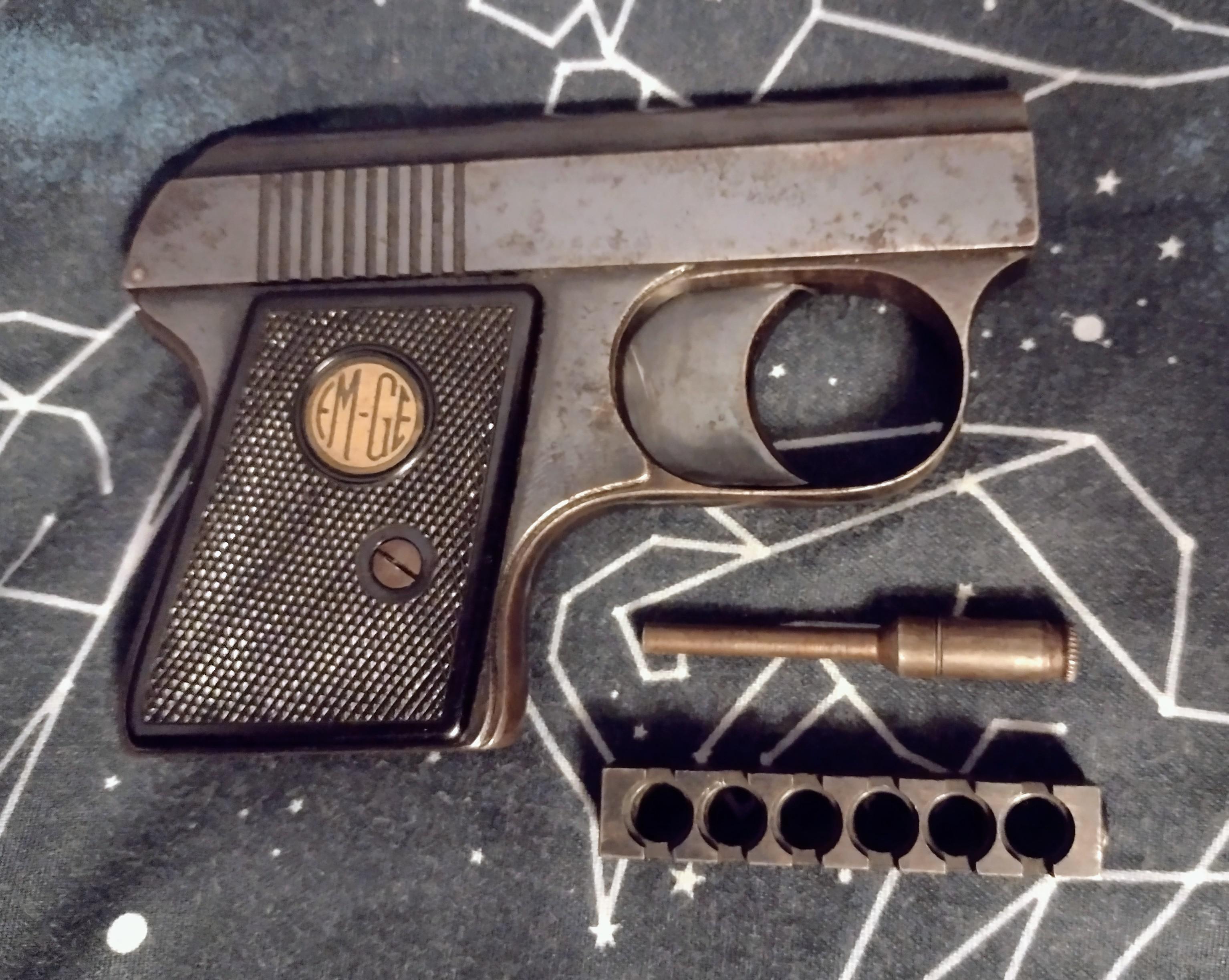 Hoping that there's someone here with some knowledge about vintage