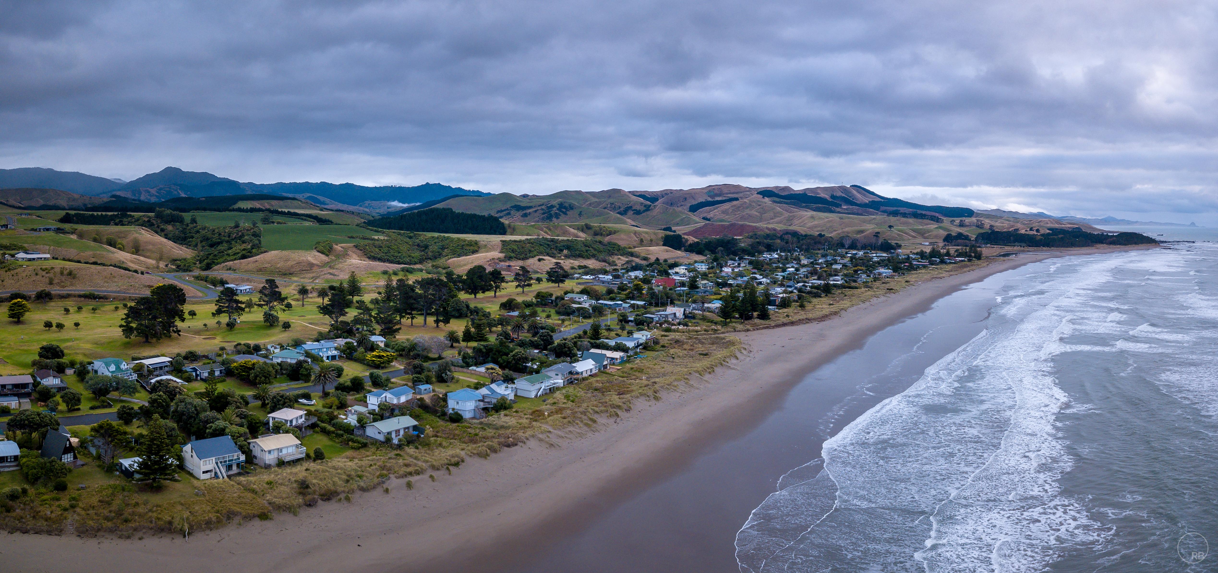 Riversdale Beach on a cold overcast morning... r/newzealand