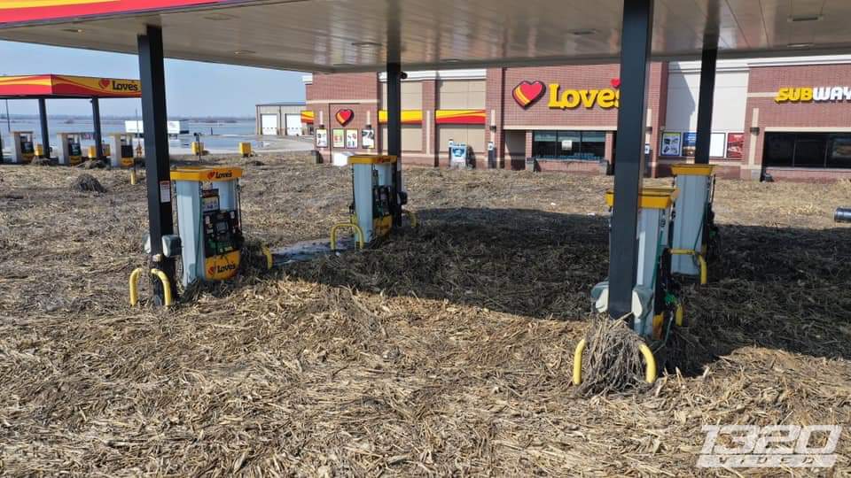 Aftermath of flooding near Pacific Junction, IA r/WTF