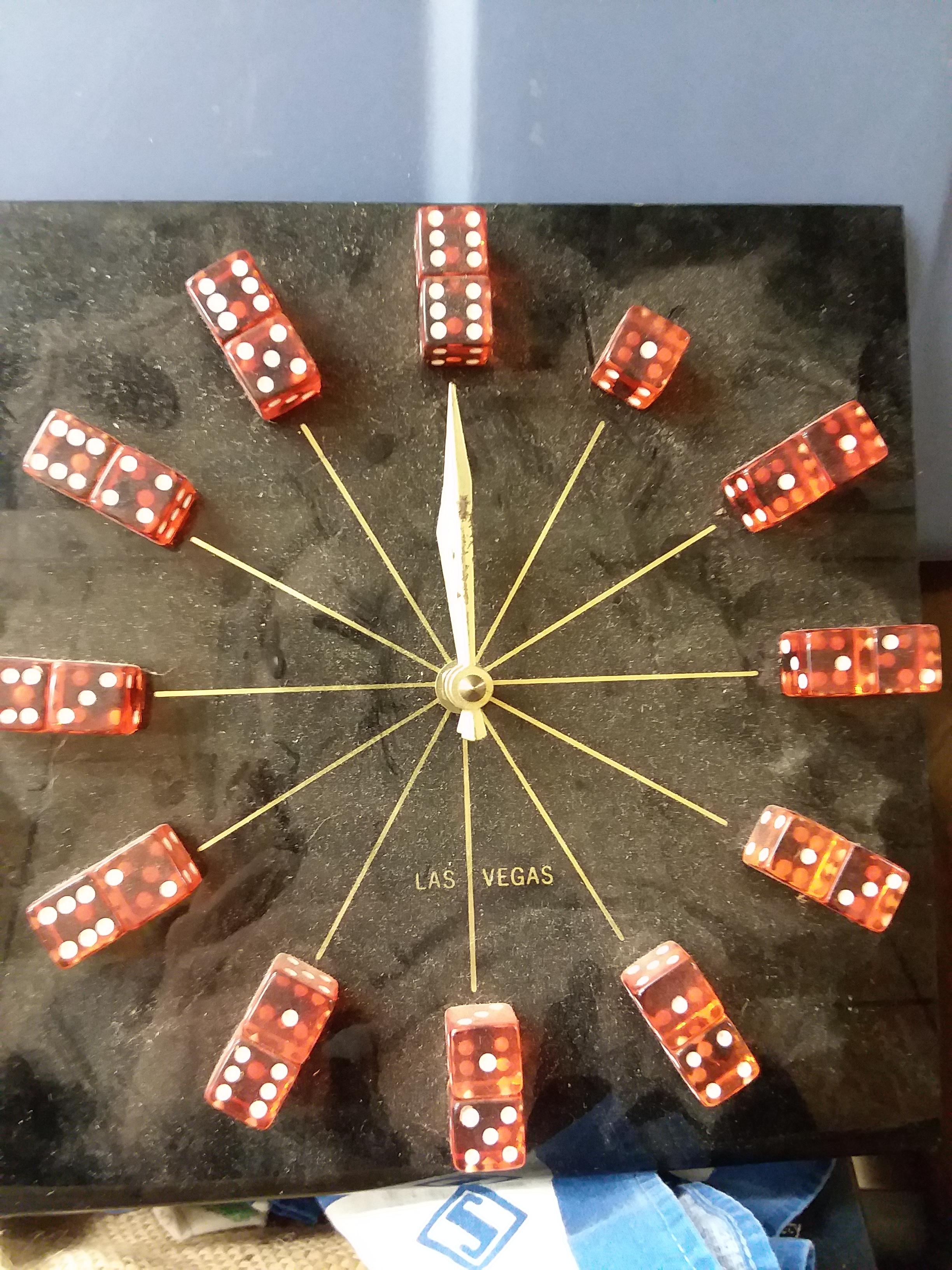 This clock made from multiple dice. r/mildlyinteresting
