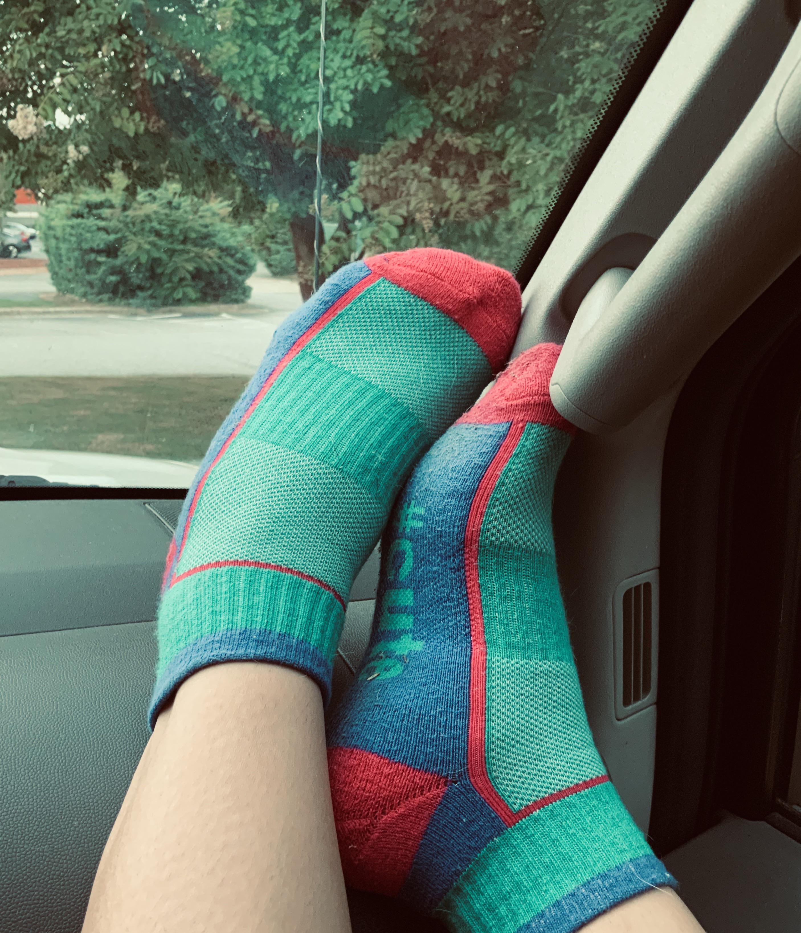 Selling my dirty gym socks ;) r/FeetToesAndSocks