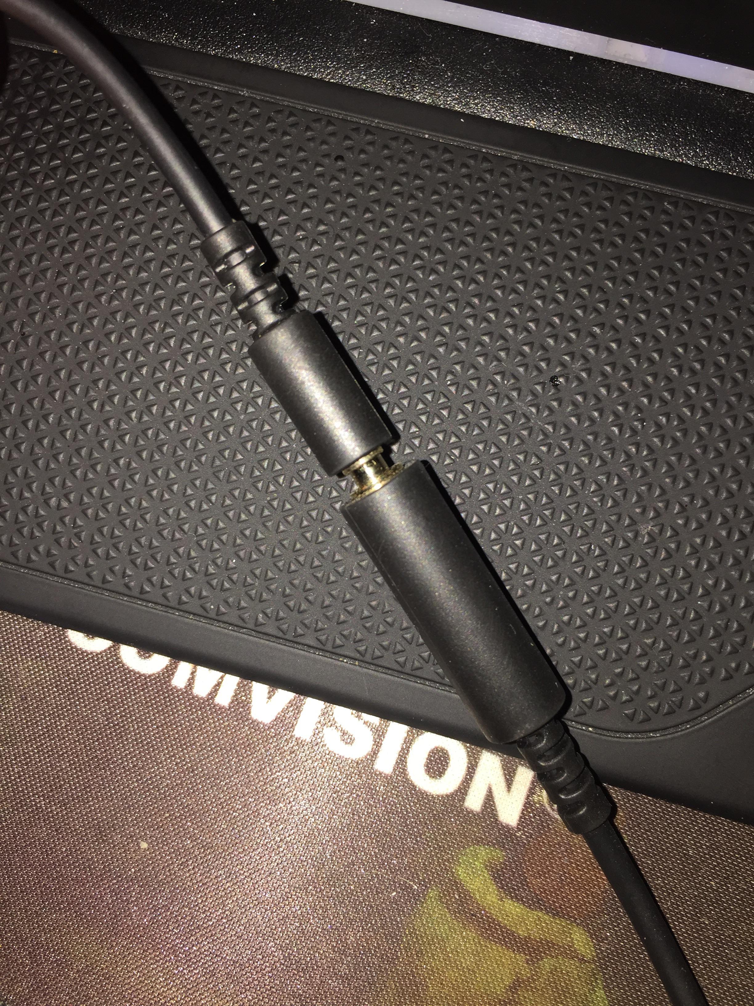 Is my hyperx cloud stinger supposed to look like this? Where headset