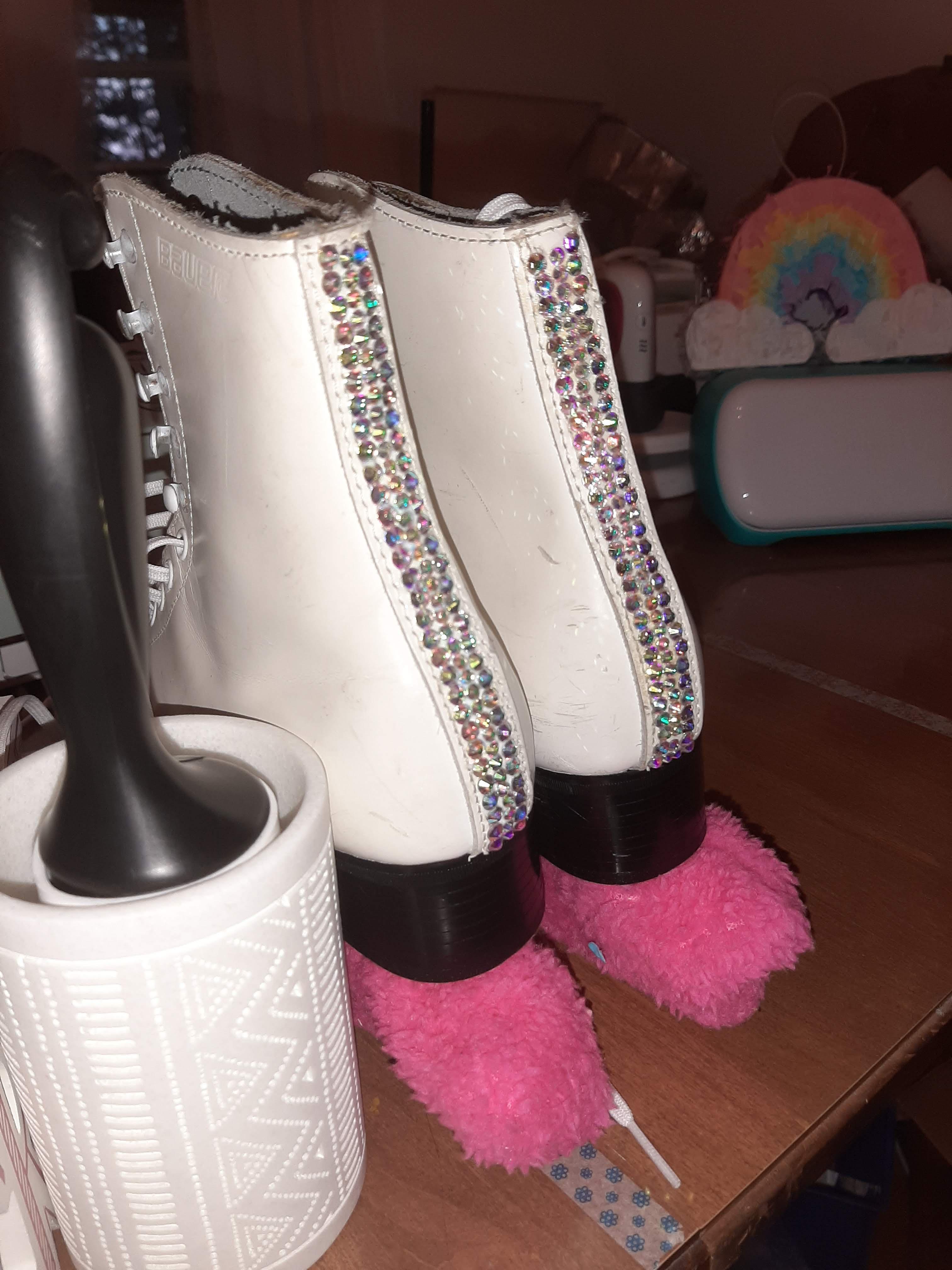 Finally decided to bedazzle my figure skates!! r/crafts