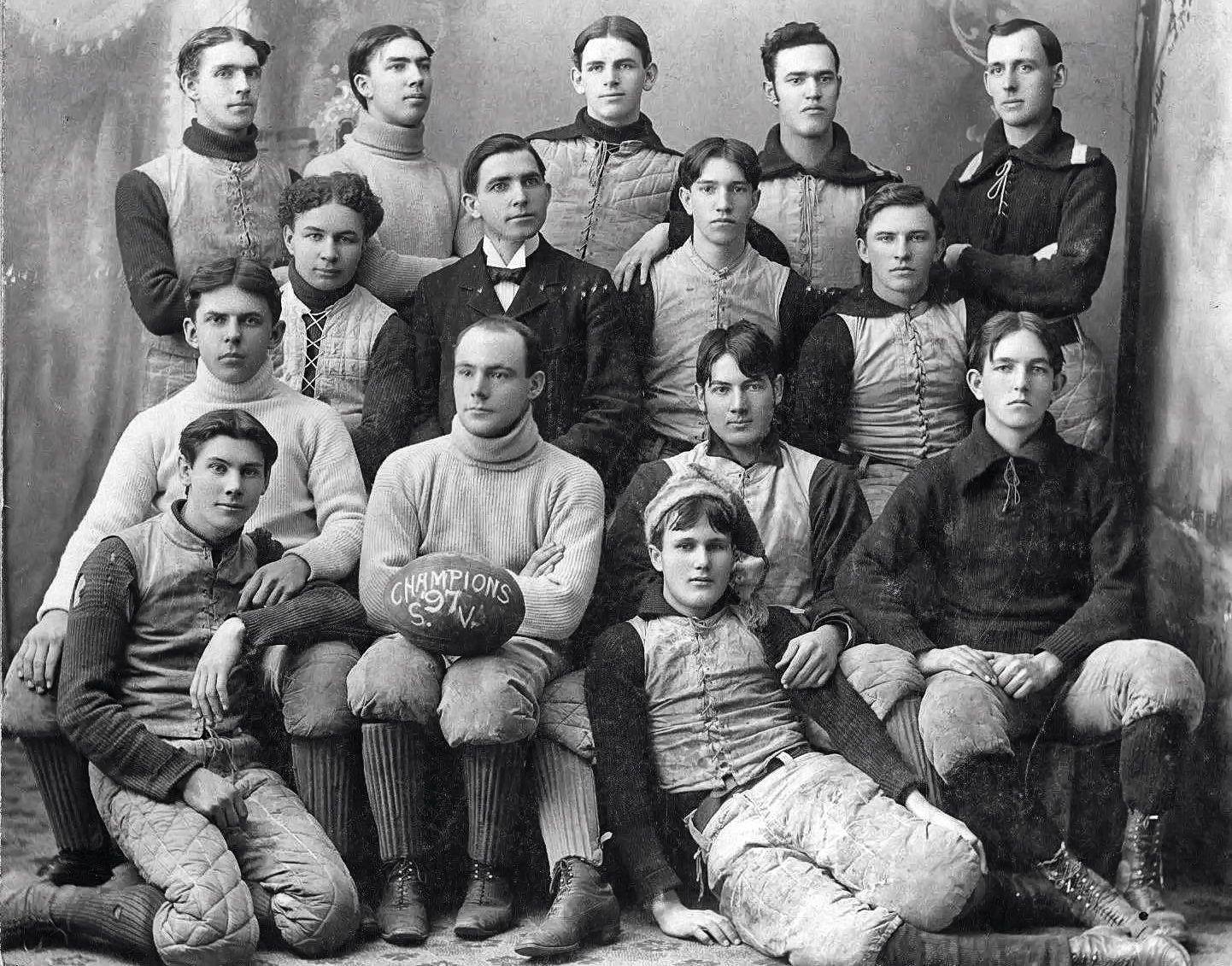Alma College’s 1897 champion football team r/FineYoungMen