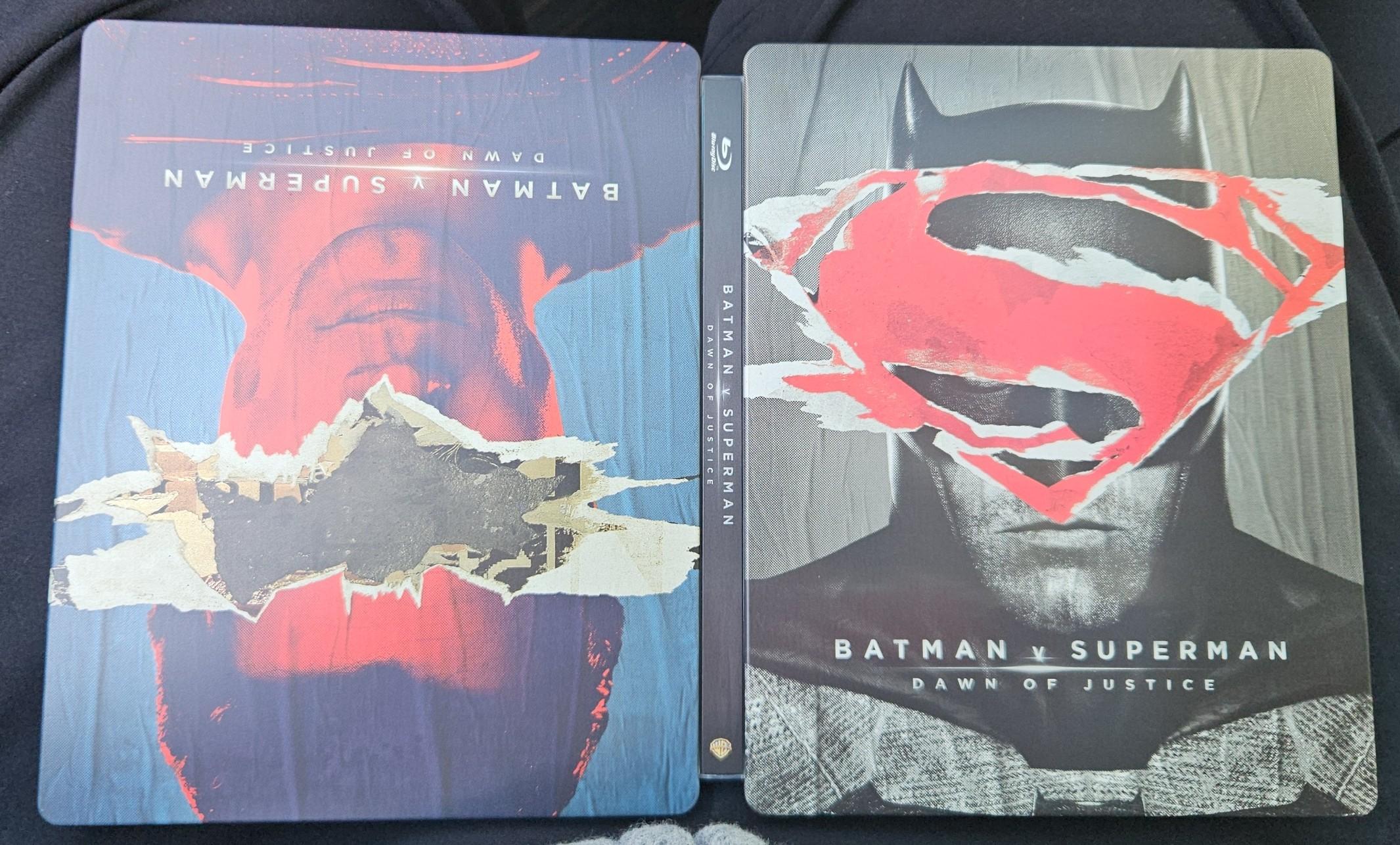 Is the back supposed to be upside down like this? r/Steelbooks