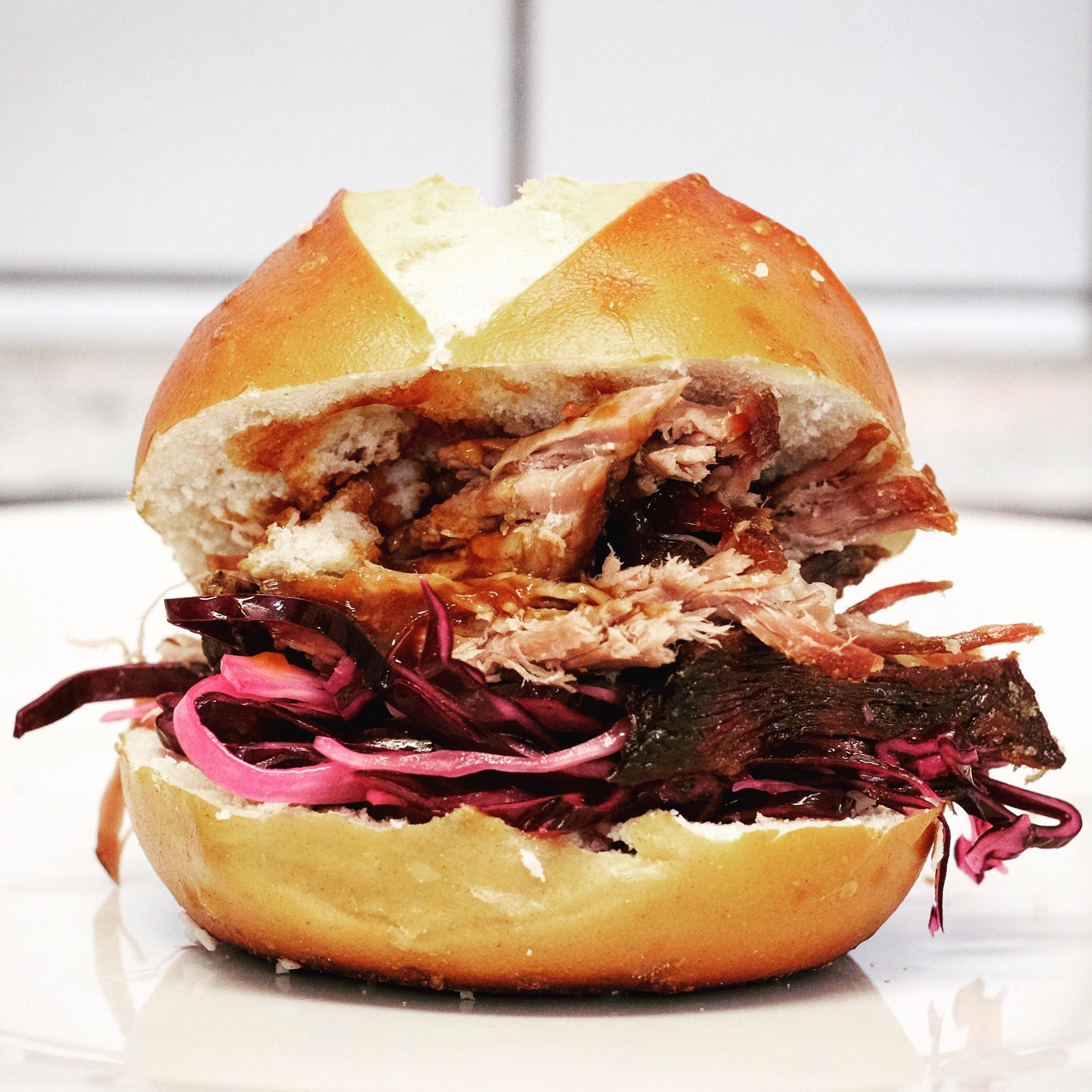 Pulled pork sandwich w/ coleslaw on a pretzel bun [oc] [2000x2000