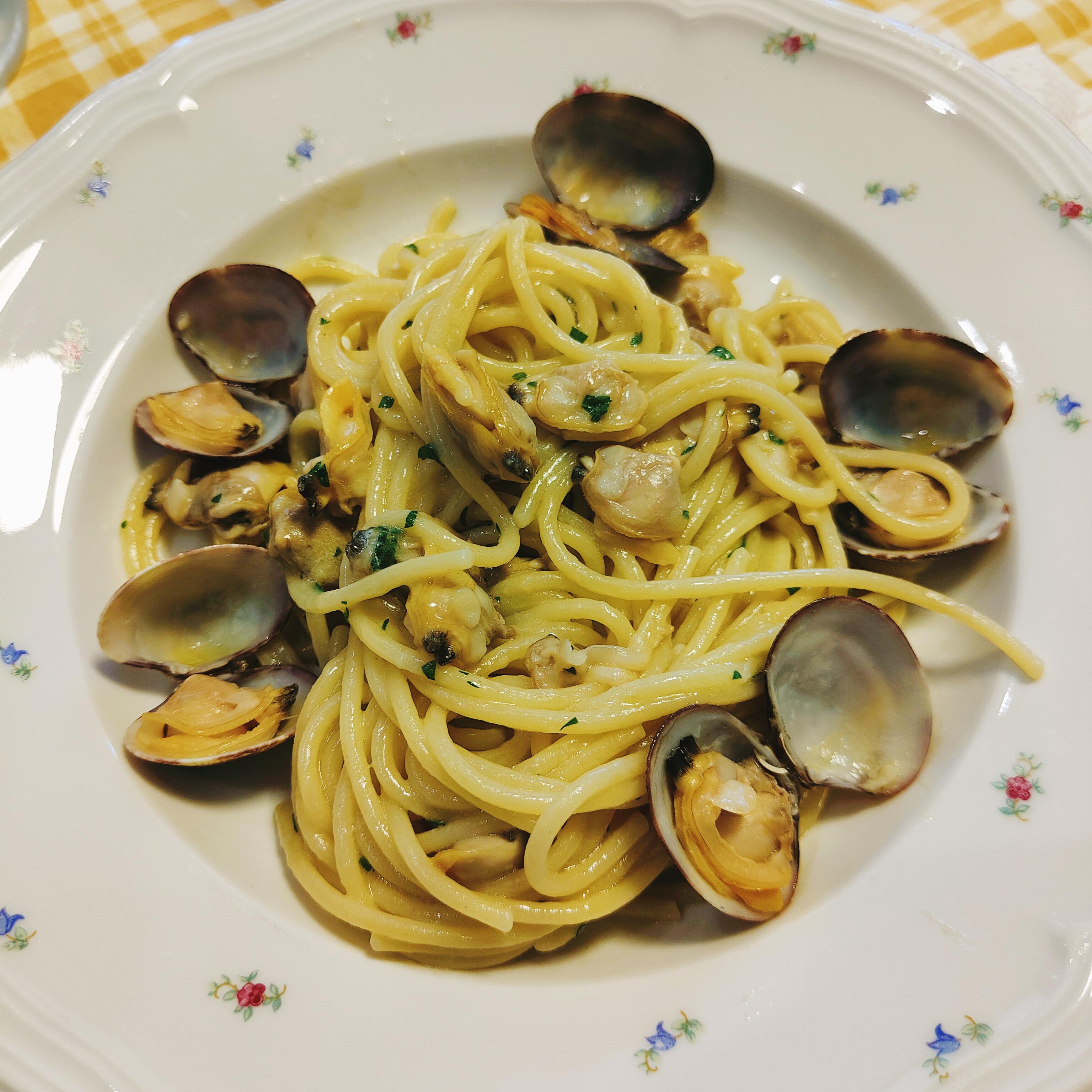 [homemade] spaghetti with clams r/food