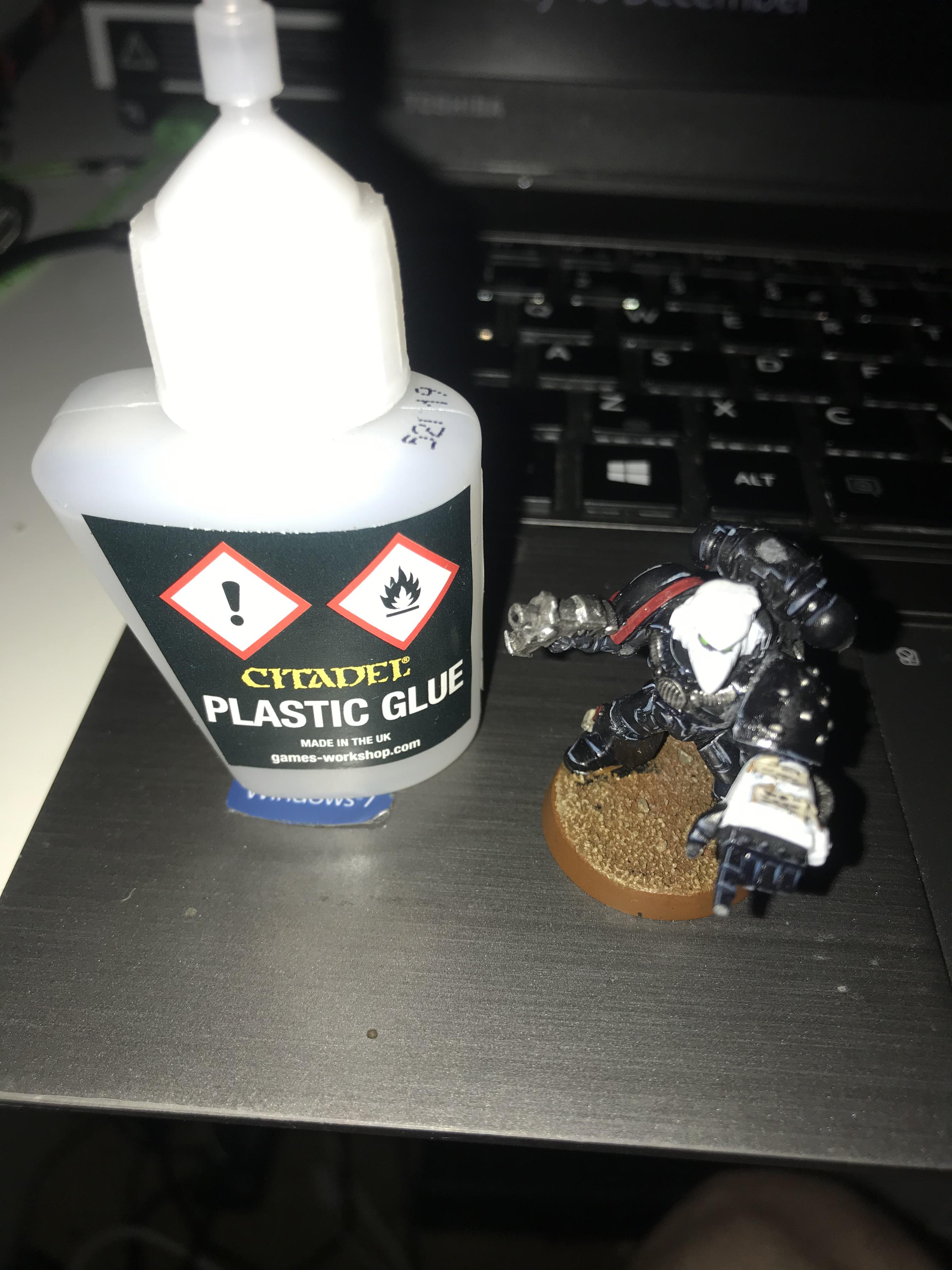 GW glue Is awful. This right arm won’t hold in place! I’m just gonna get gorilla glue r