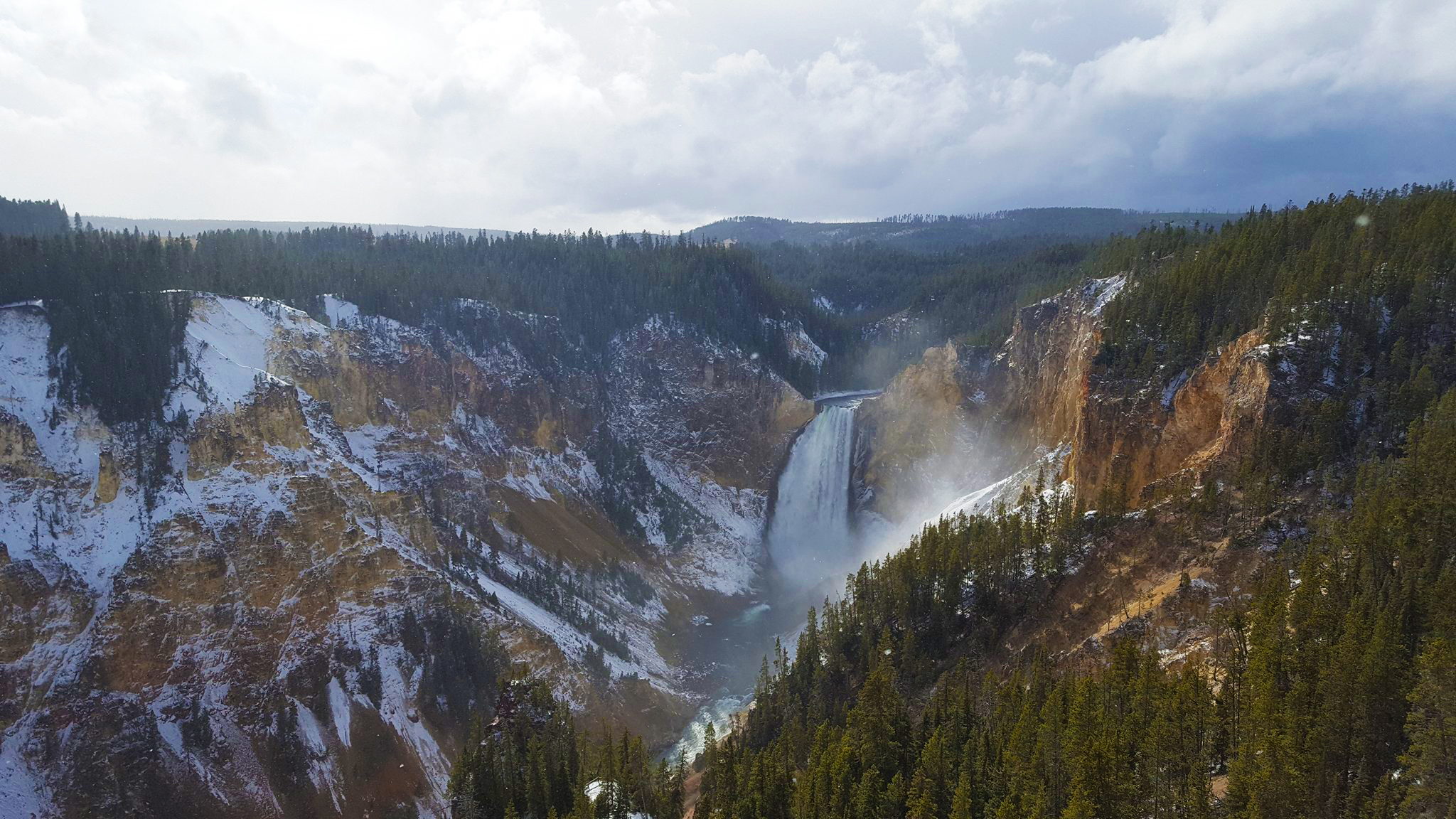 Lower Falls, Yellowstone National Park Early October 2017 [2048x1152