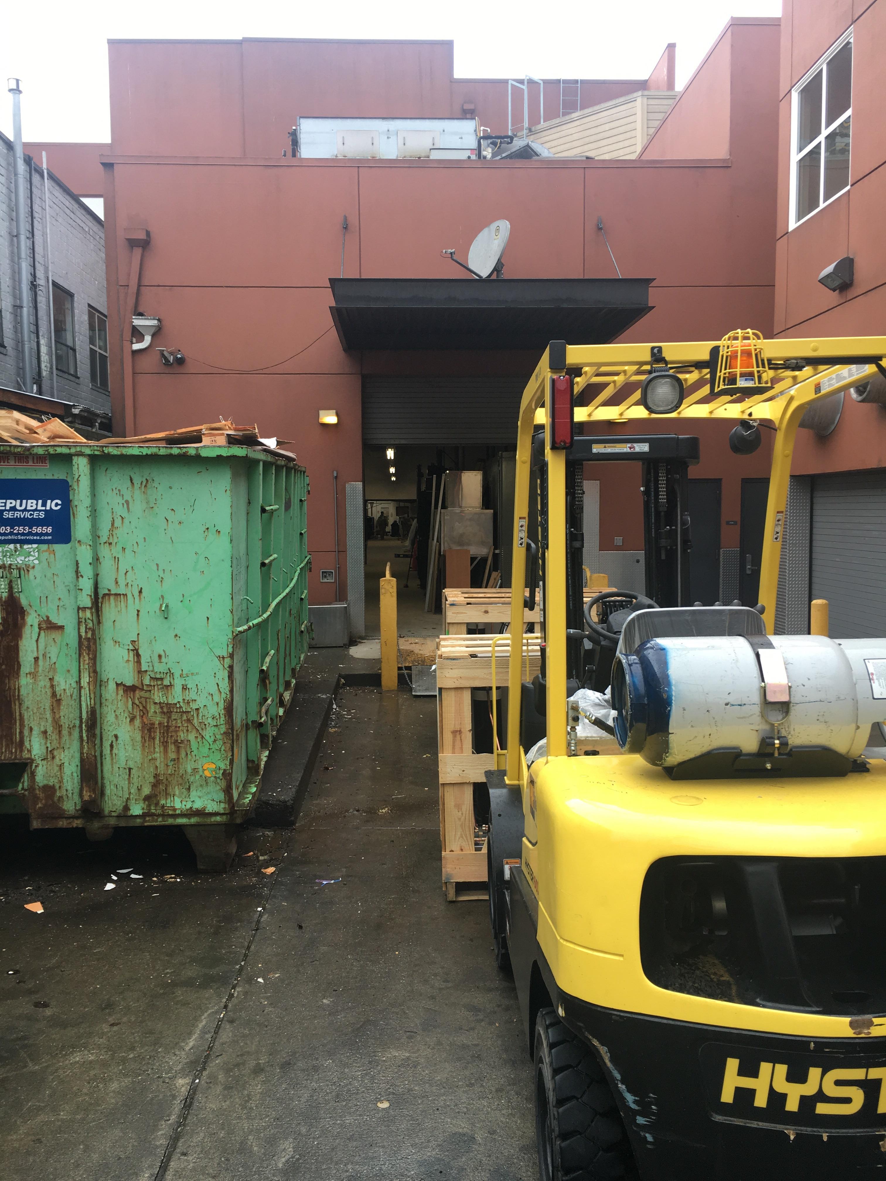 Strange things are afoot at the Belmont H Mart! r/Portland