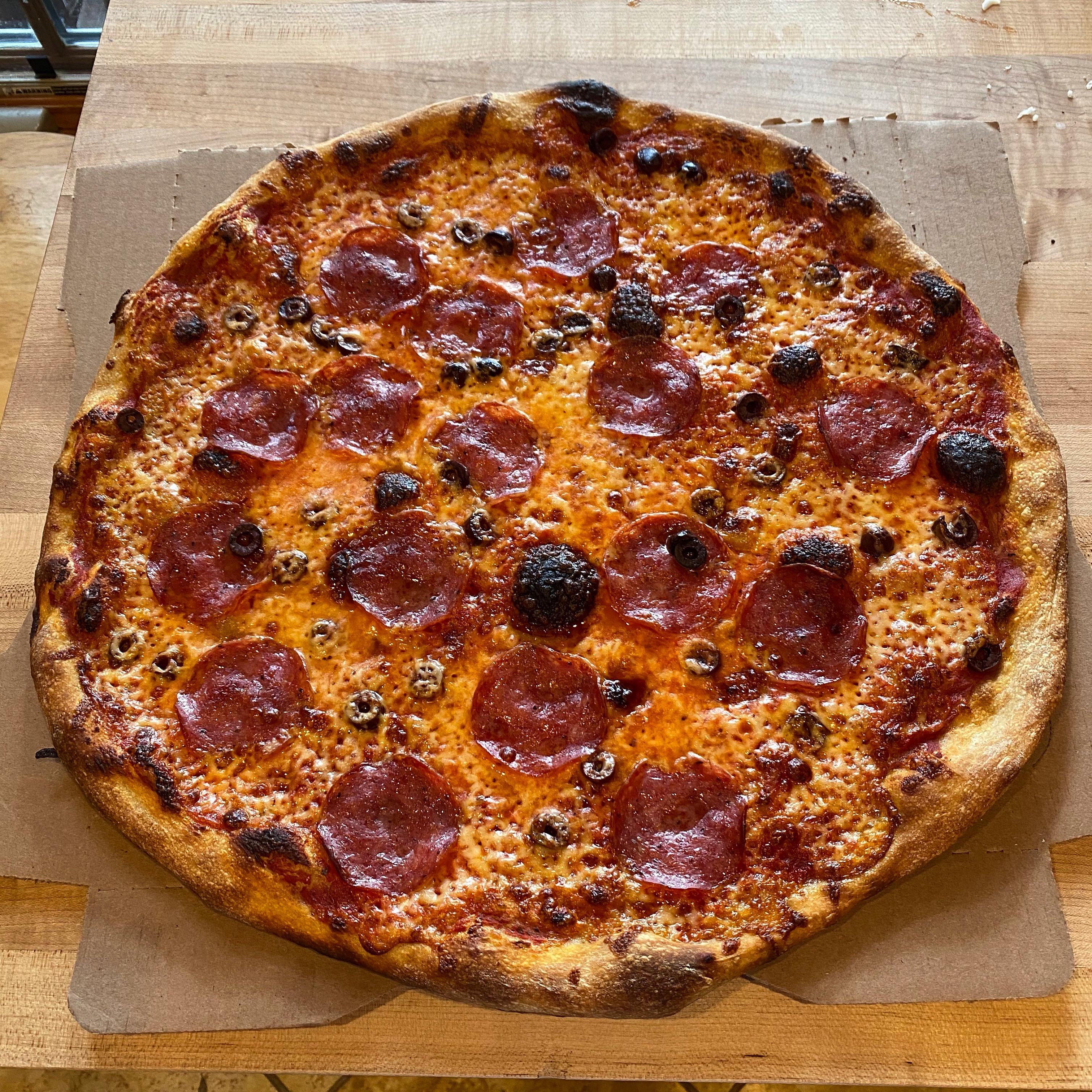 Salami and olives r/Pizza