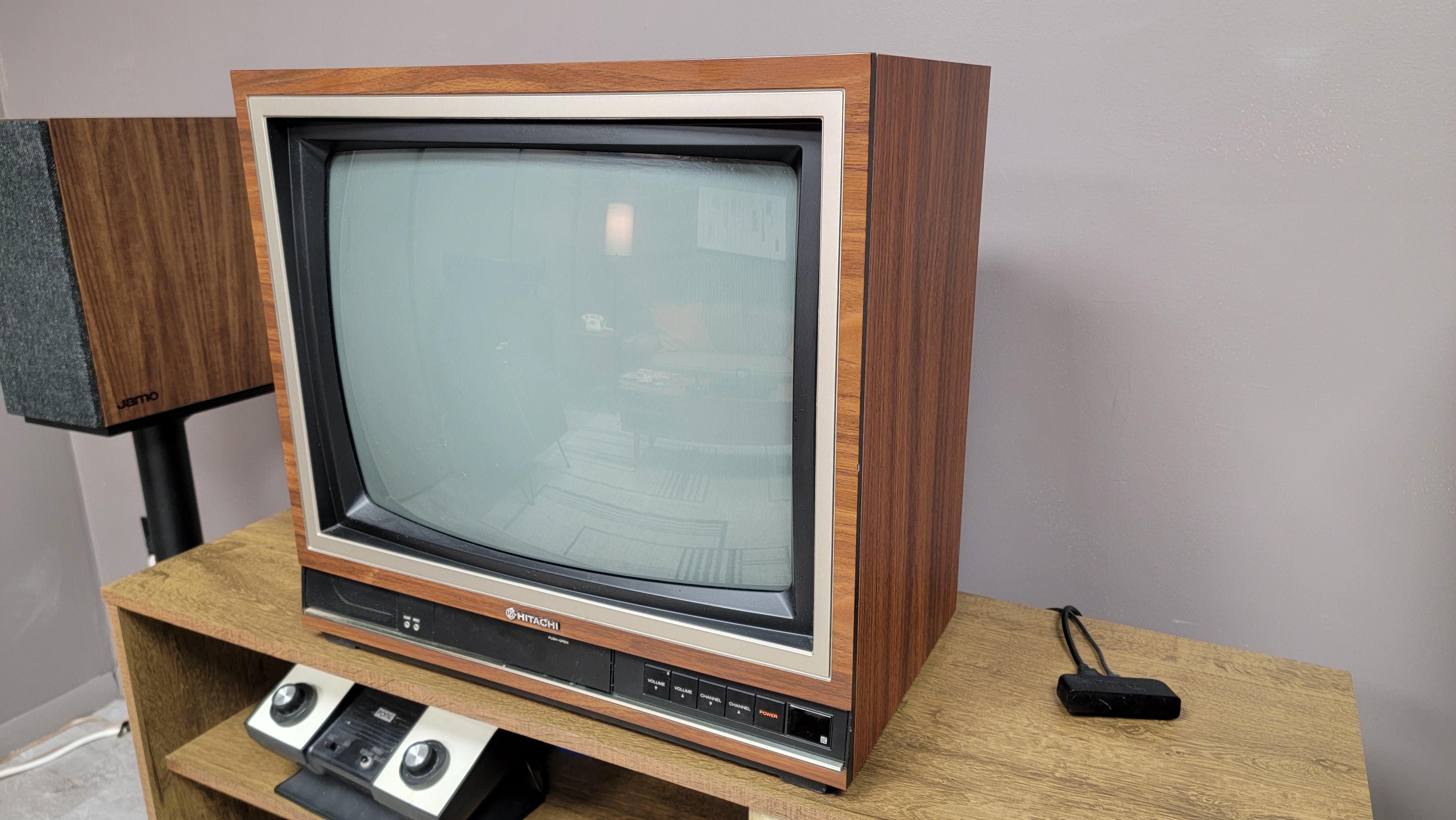 HITACHI CIRCA 1986 : r/crtgaming