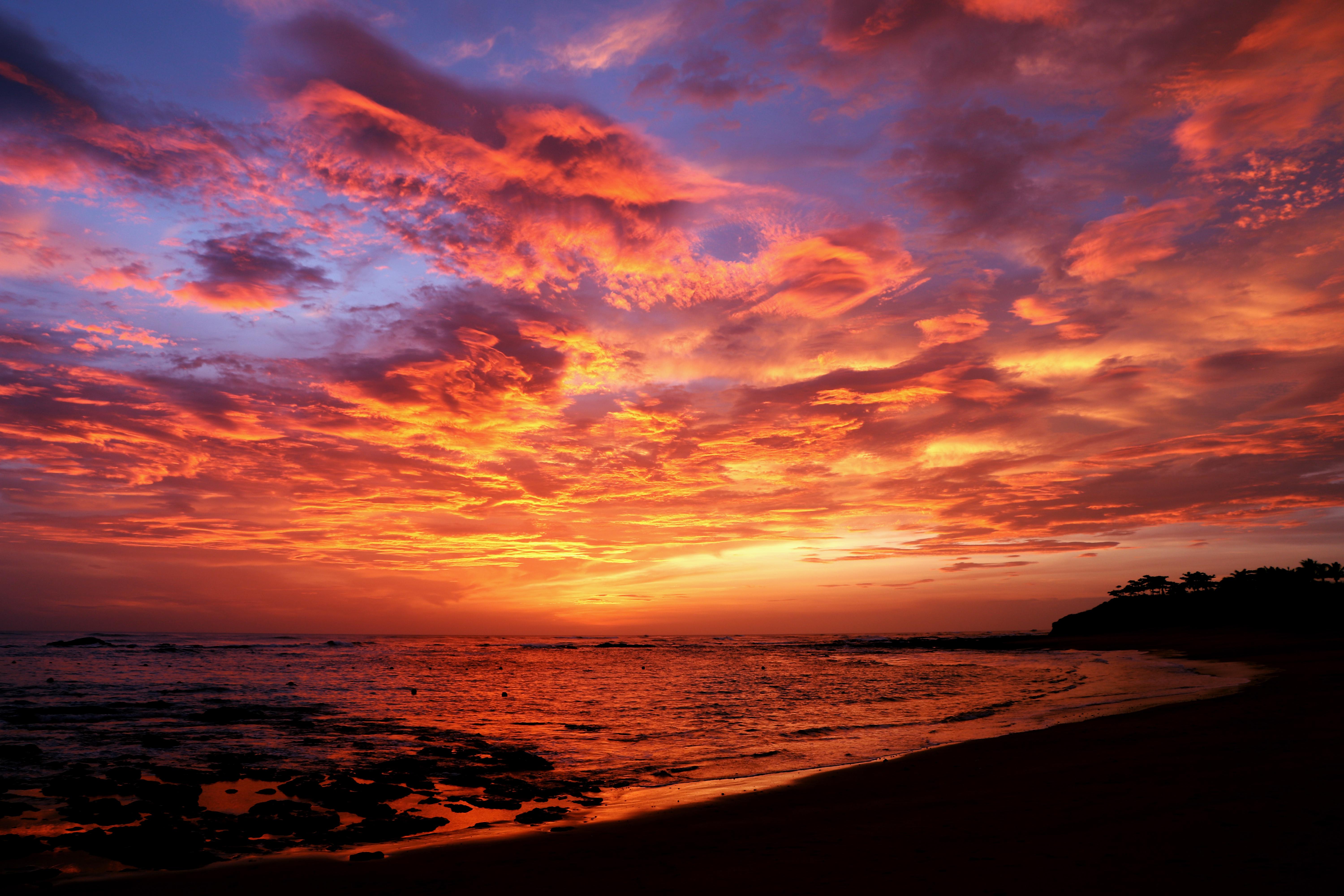 Pacific Sunset, Guanacaste, Costa Rica [OC] [4000x6000] r/EarthPorn