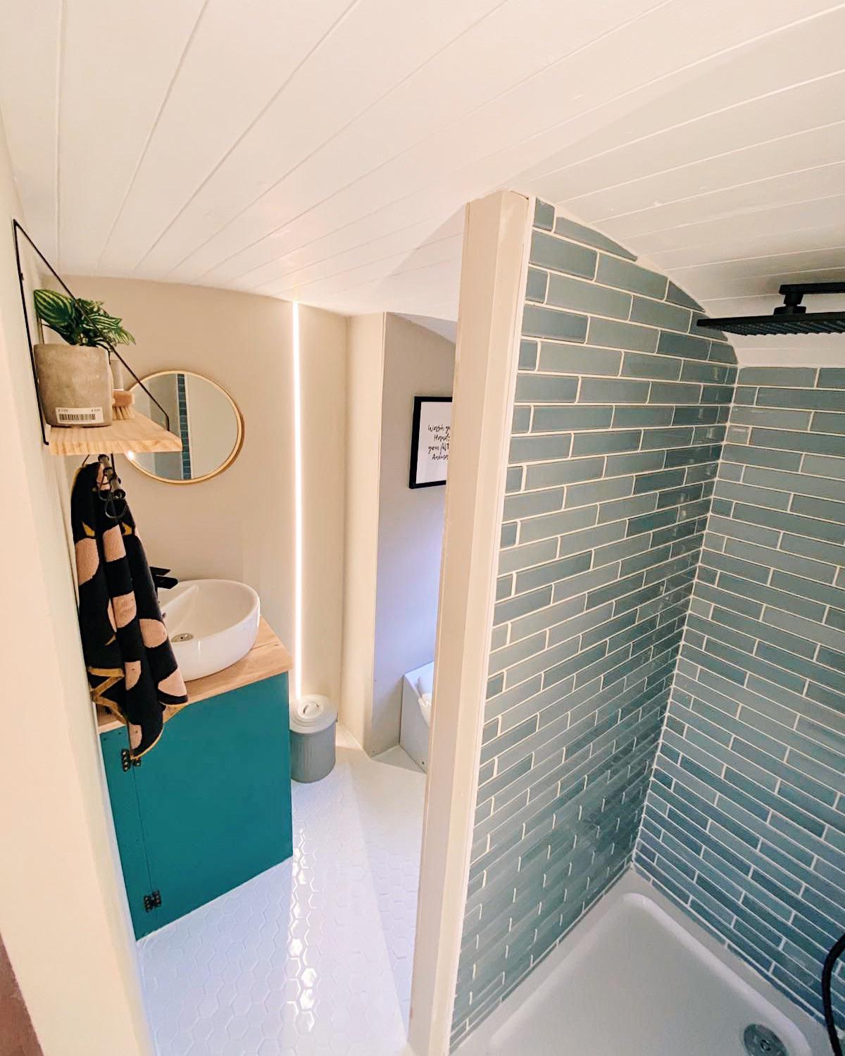 Bathroom goals 😍 skoolies