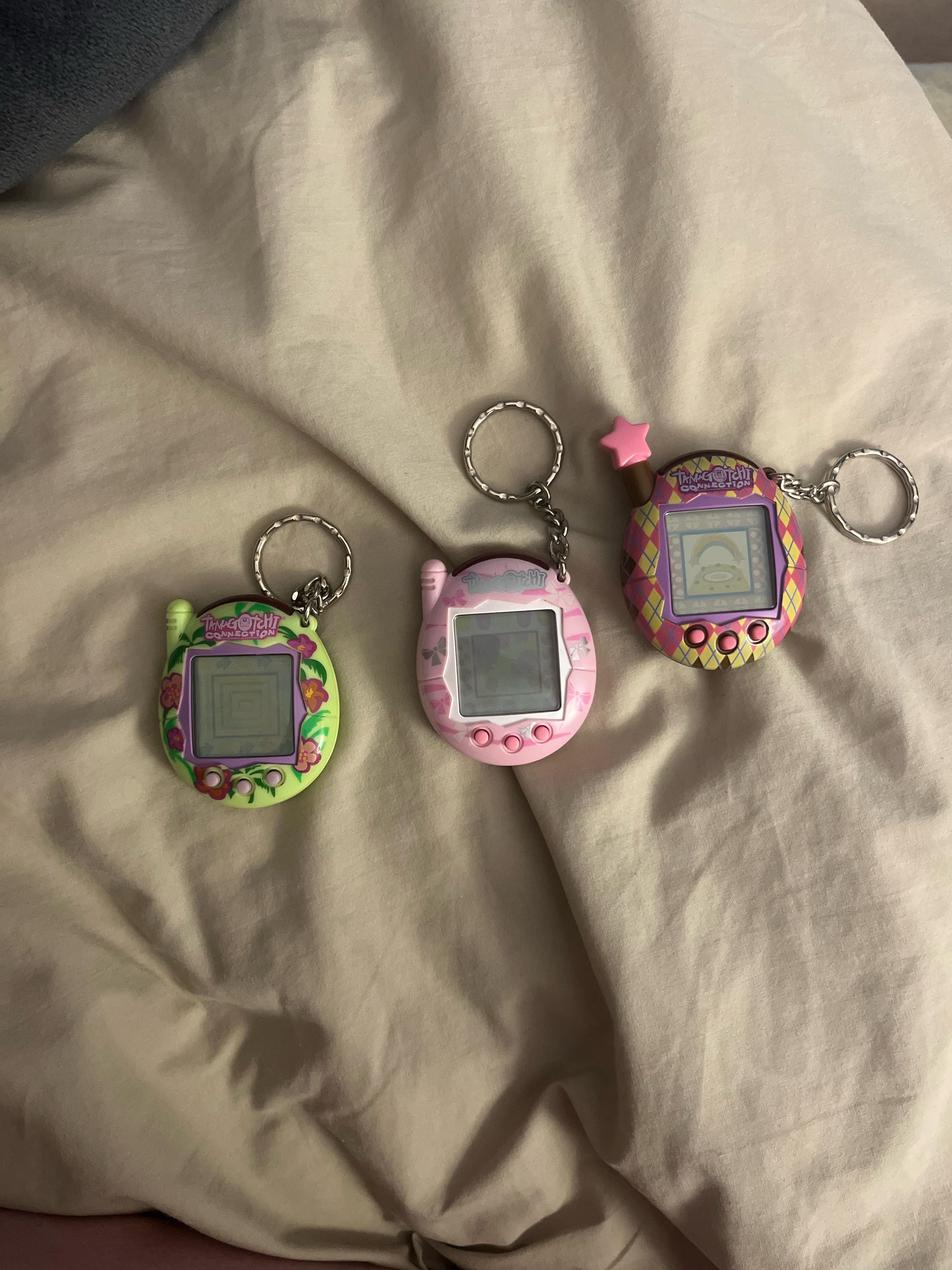 Is there a way to switch out batteries in these old tamagotchis so they