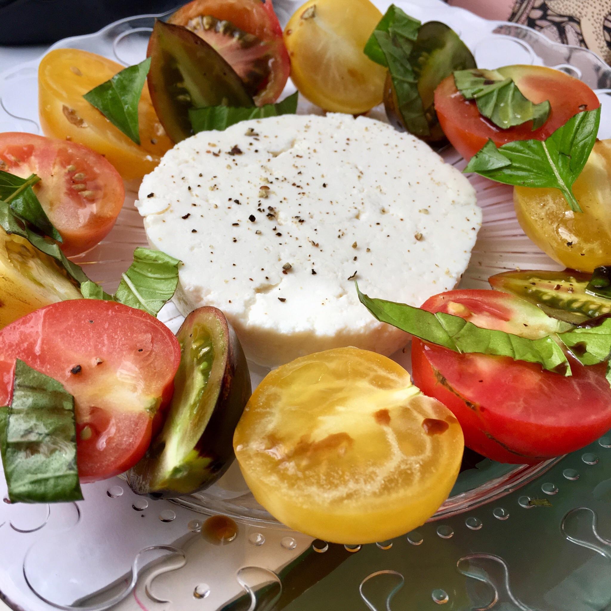 [Homemade] Heirloom tomatoes, ricotta and basil, drizzled with EVO and